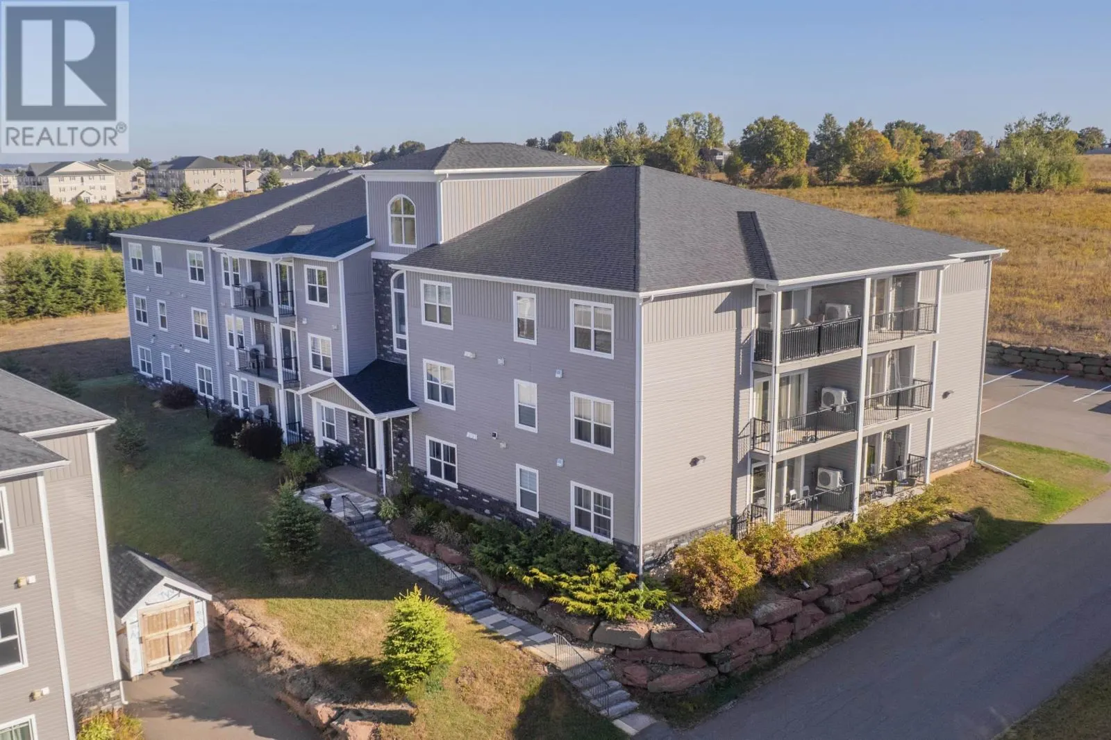 303 208 Shakespeare Drive|Hillcrest Condominiums