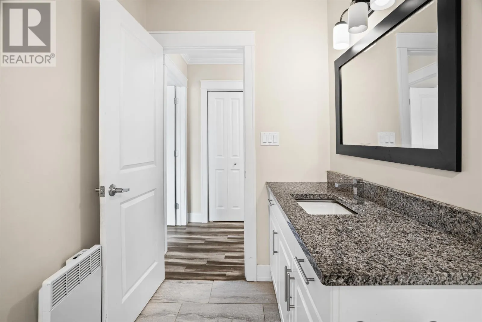 303 208 Shakespeare Drive|Hillcrest Condominiums