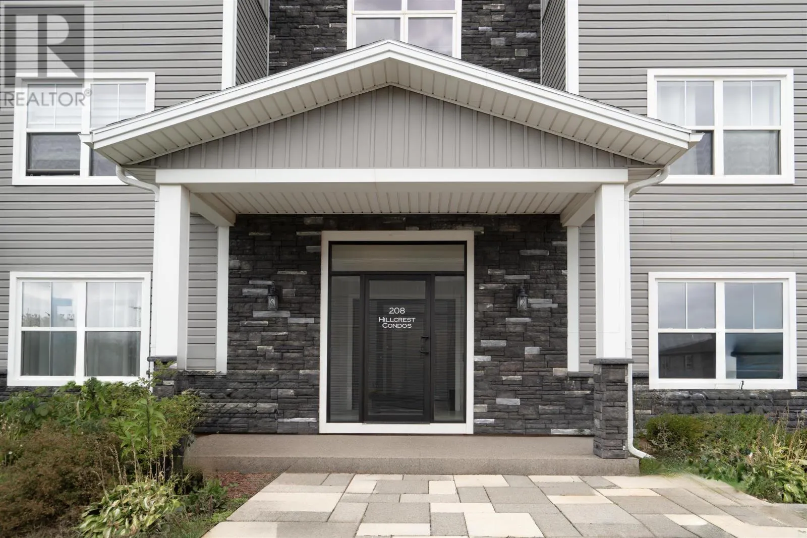 303 208 Shakespeare Drive|Hillcrest Condominiums