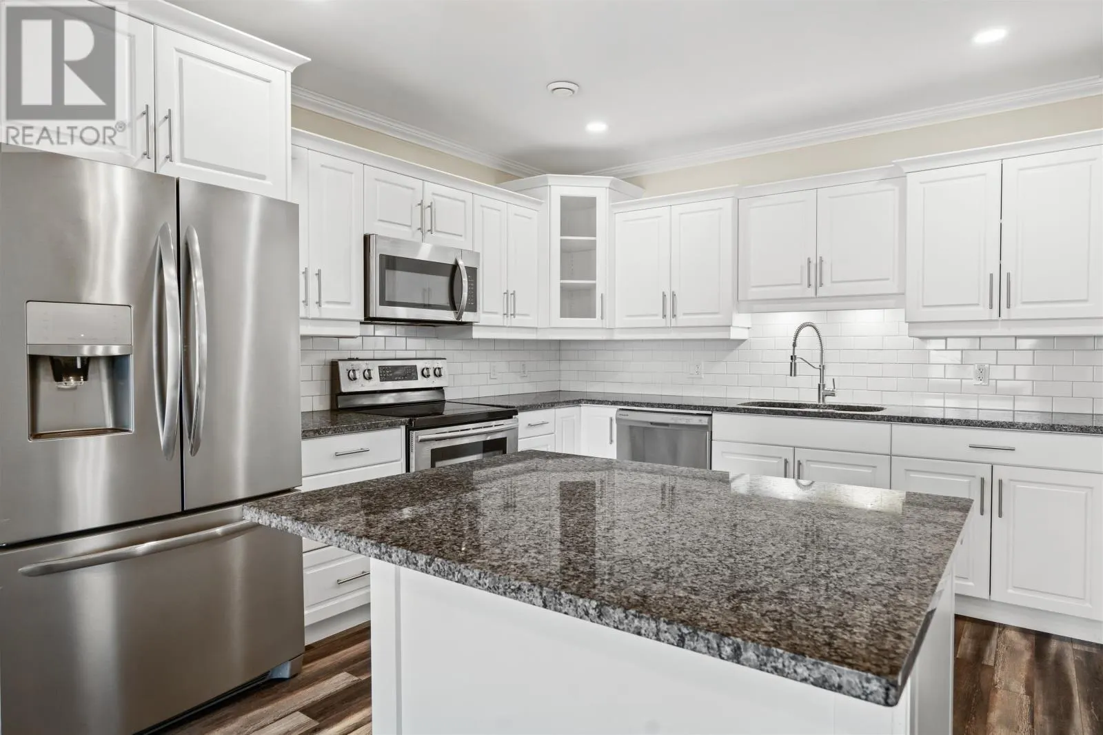 303 208 Shakespeare Drive|Hillcrest Condominiums