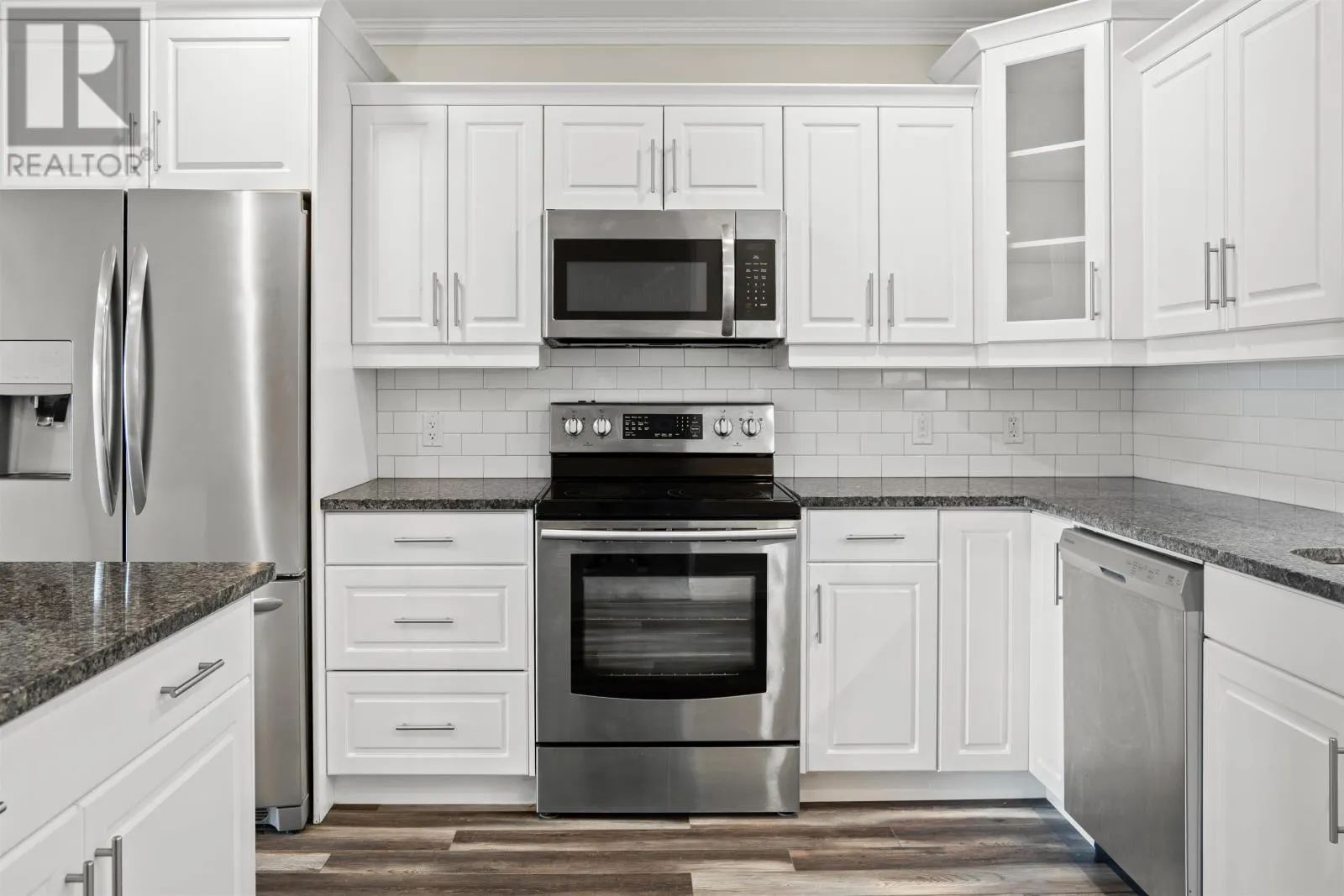 303 208 Shakespeare Drive|Hillcrest Condominiums