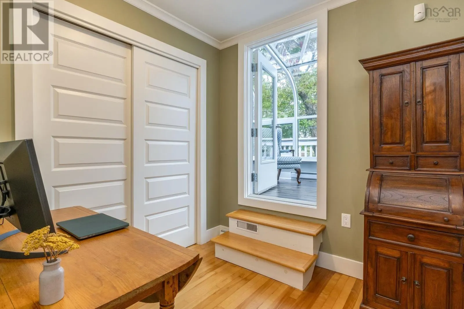 10 Palisade Place
