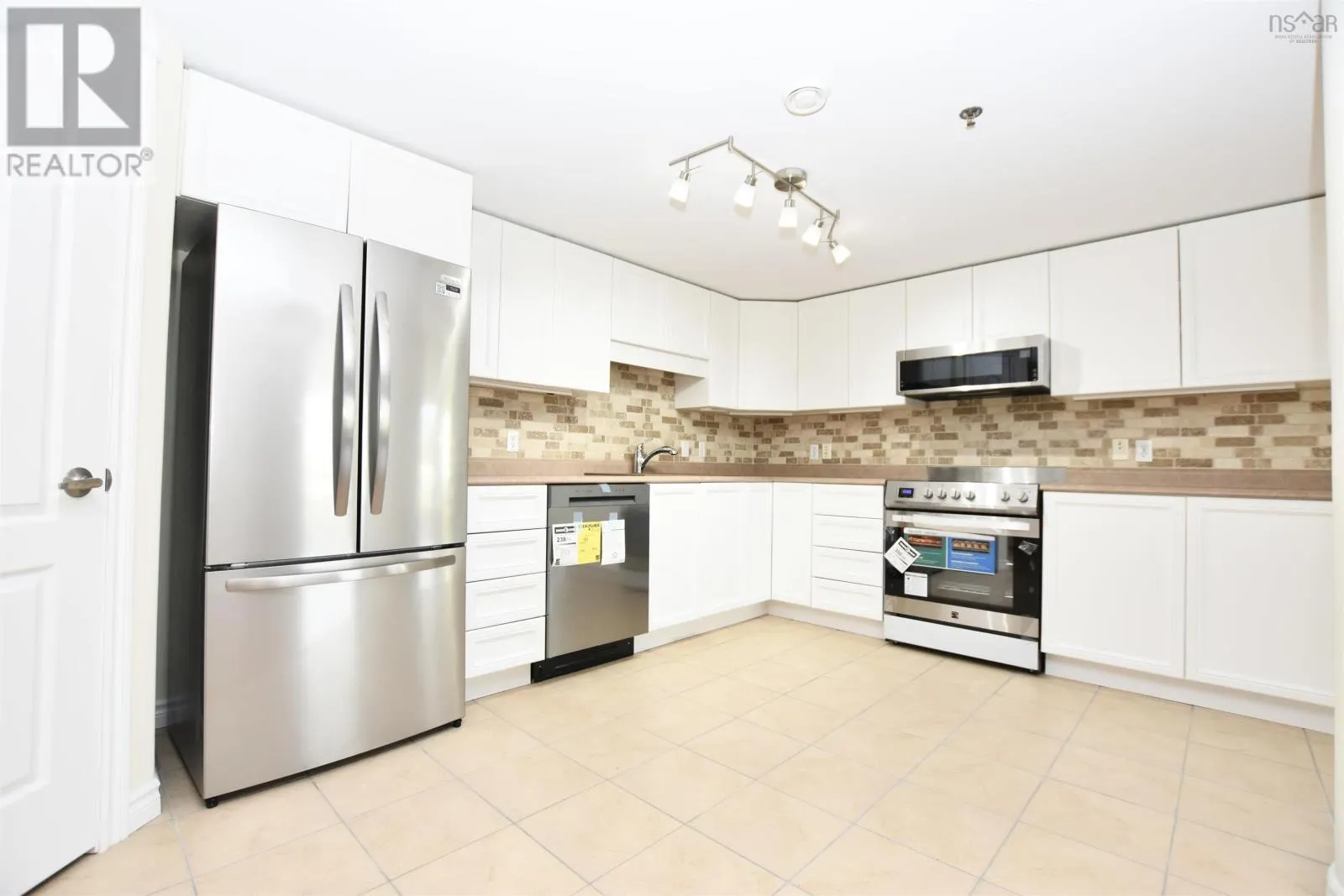 105 40 Regency Park Drive