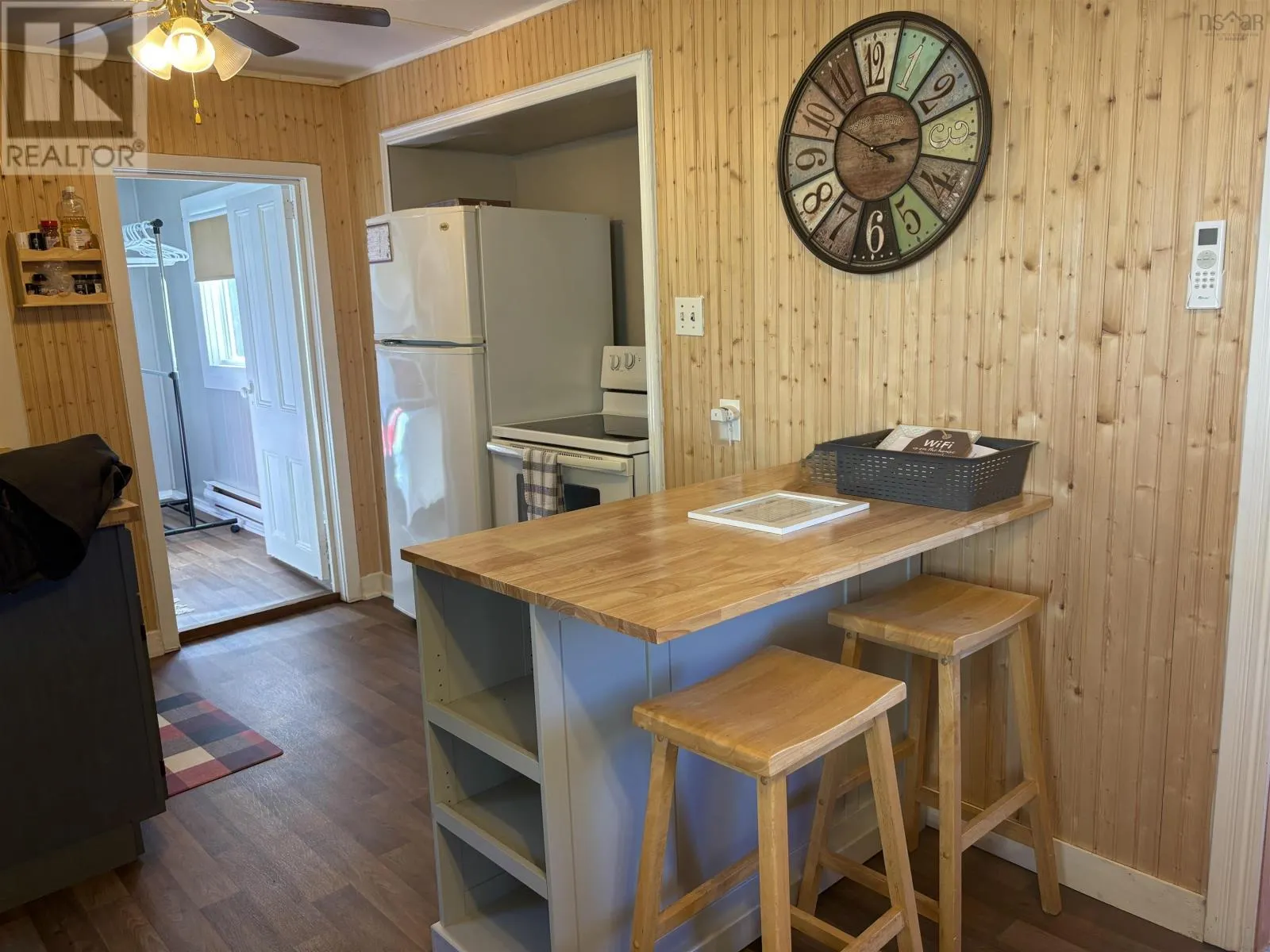 2952 Hwy 395