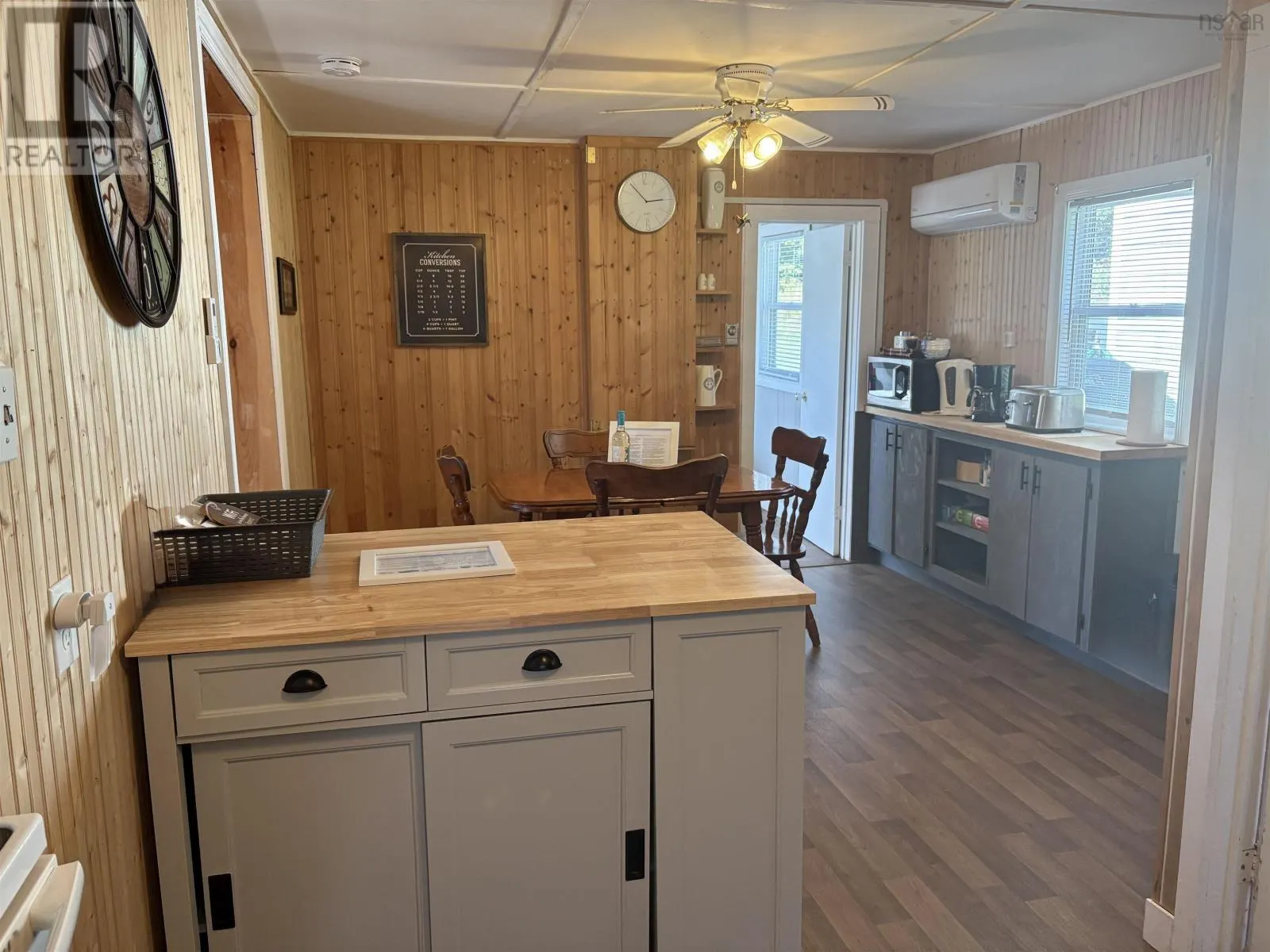 2952 Hwy 395