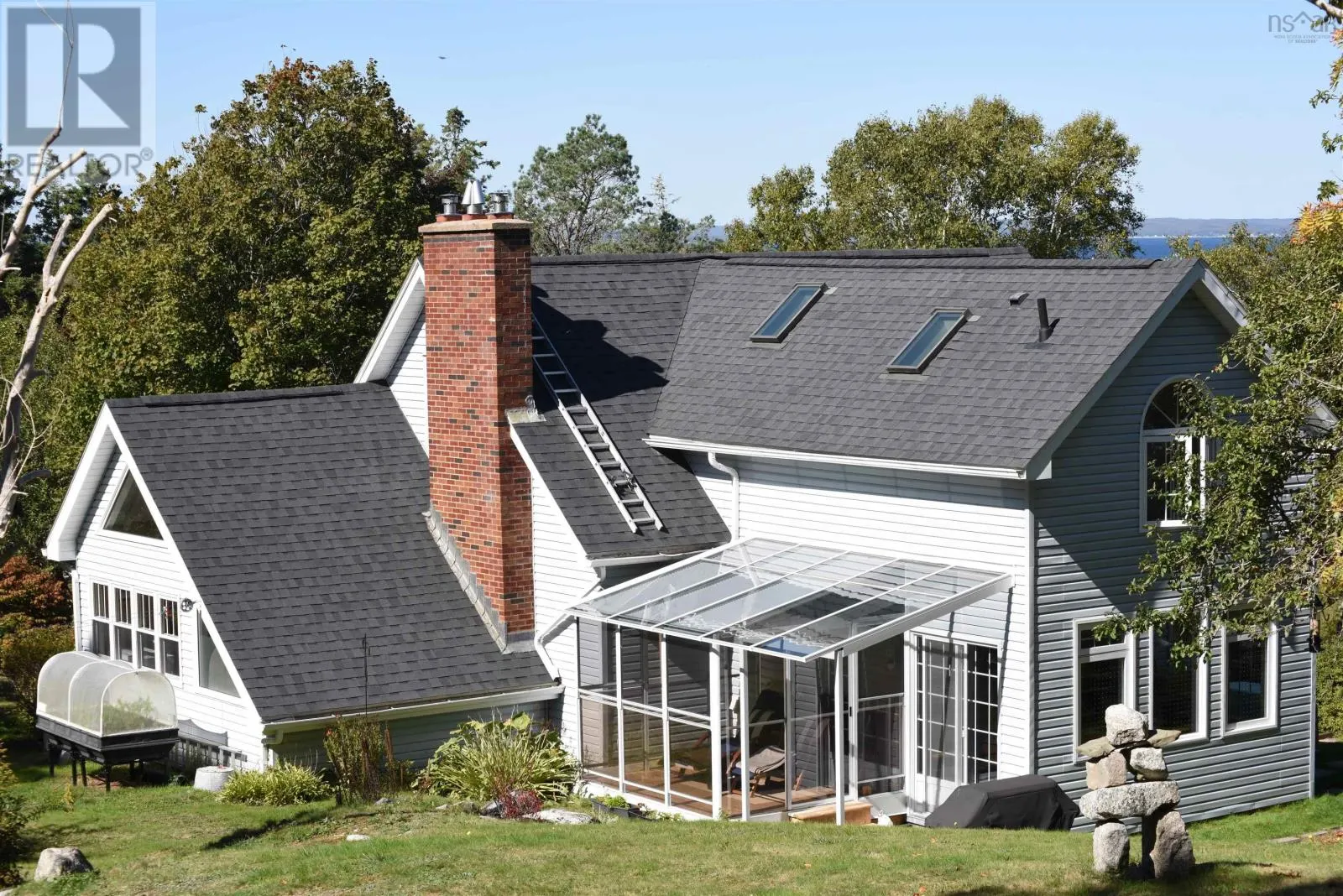 8979 Peggys Cove Rd Road