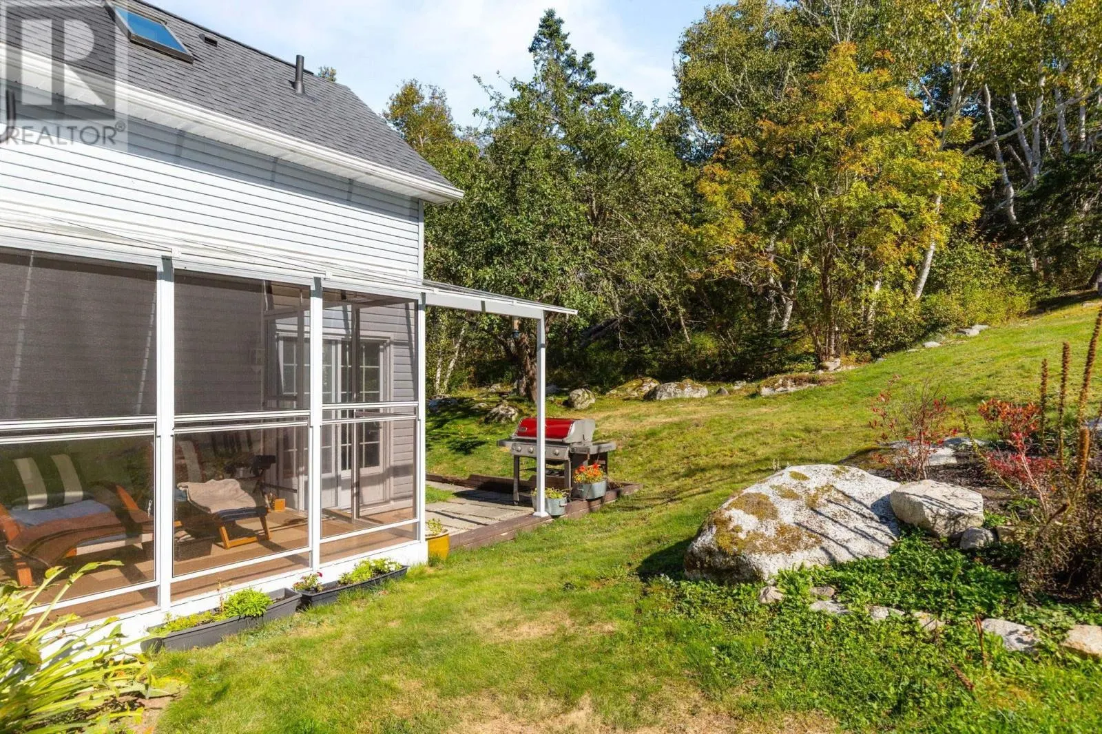 8979 Peggys Cove Rd Road