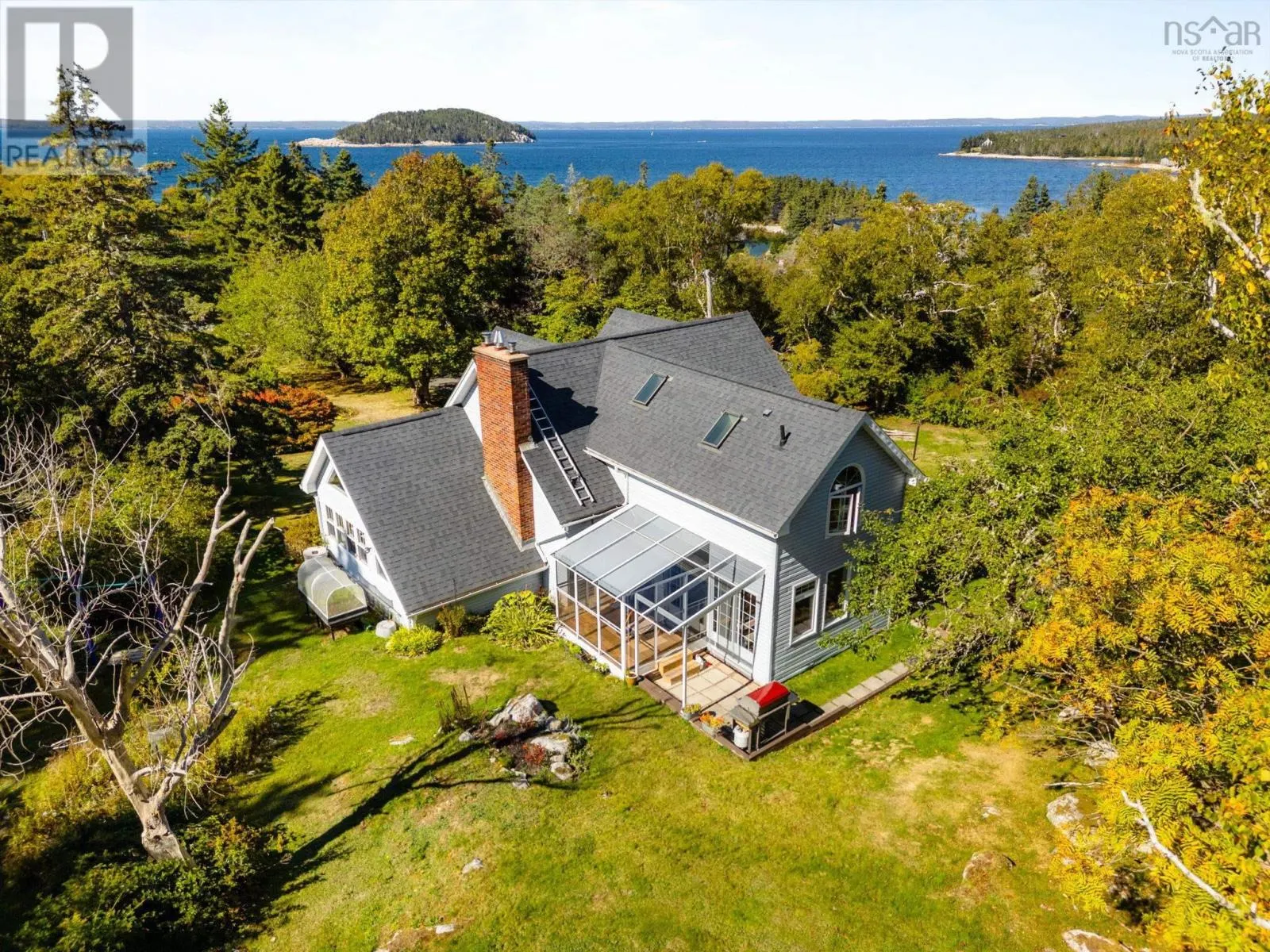 8979 Peggys Cove Rd Road