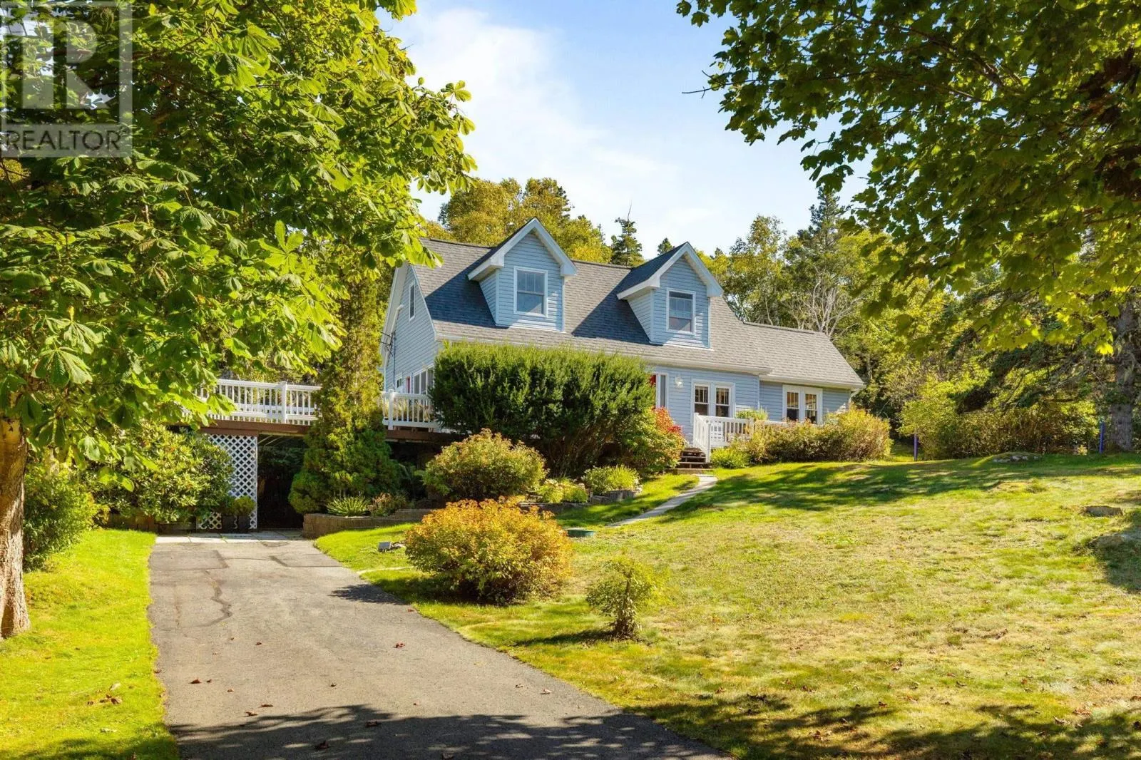 8979 Peggys Cove Rd Road