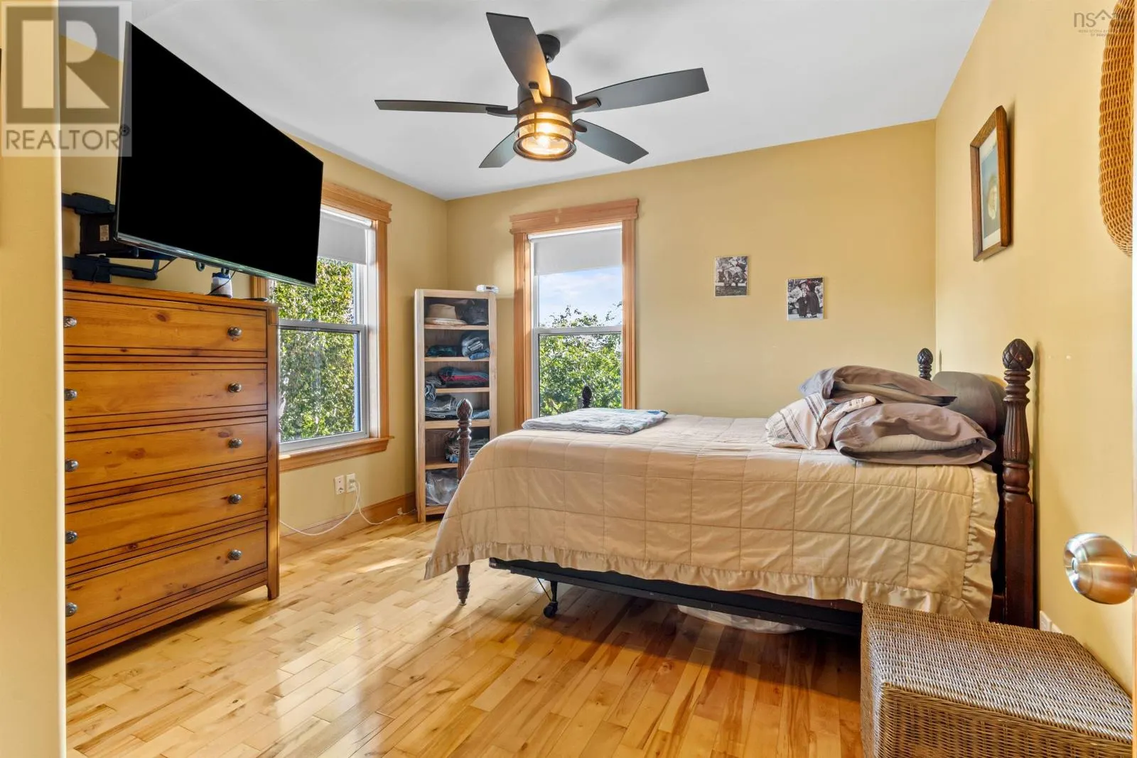12 Acorn Road