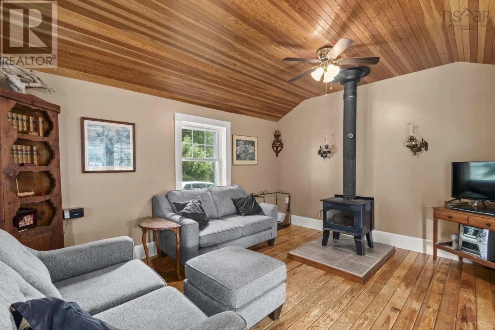473 East Petpeswick Road