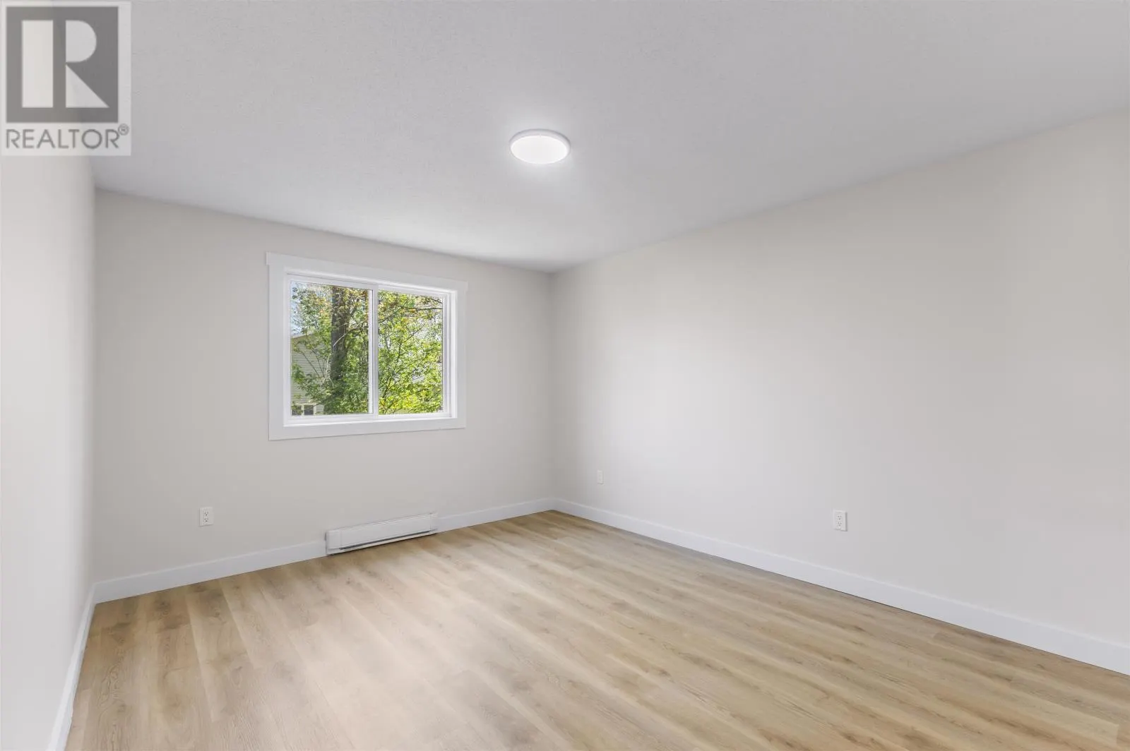 521 MacEwen Road