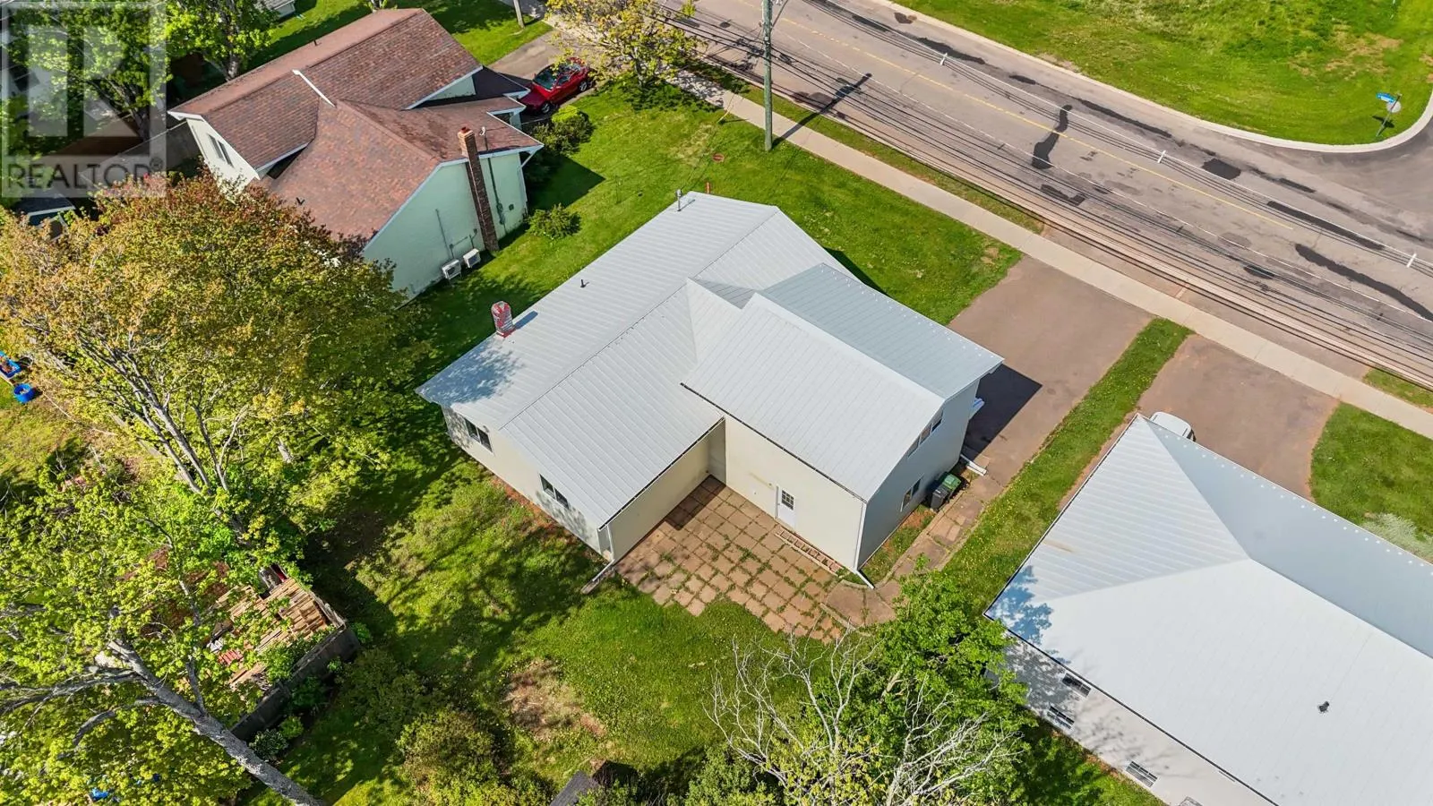 521 MacEwen Road