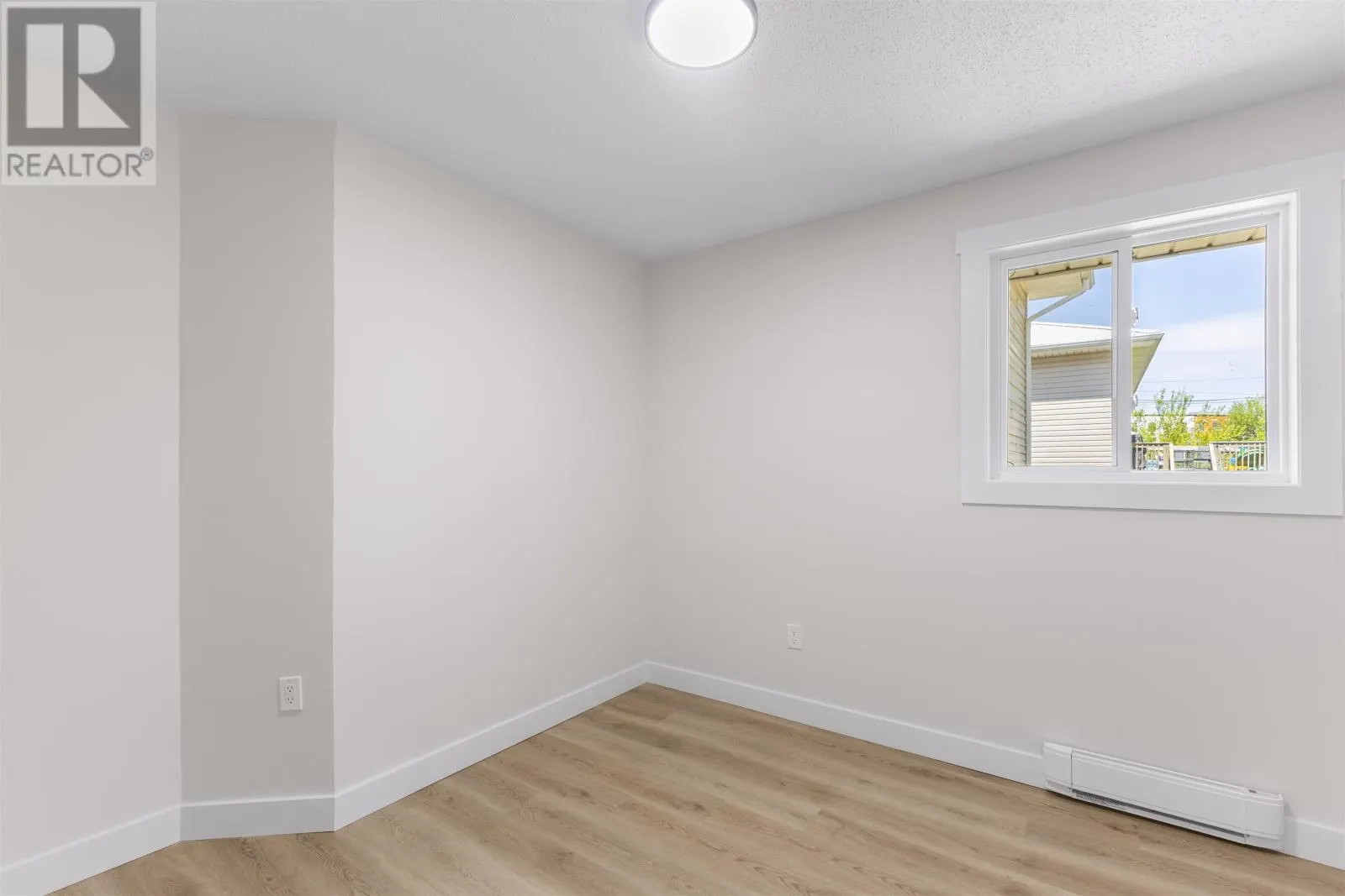 521 MacEwen Road