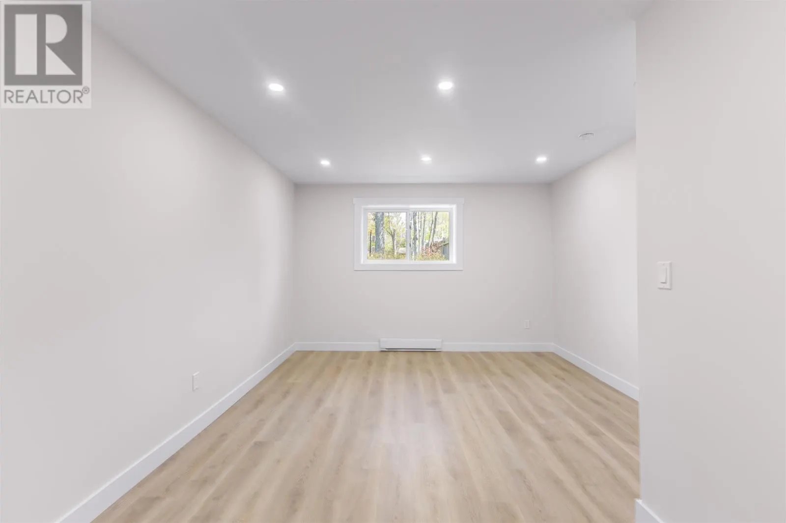 521 MacEwen Road