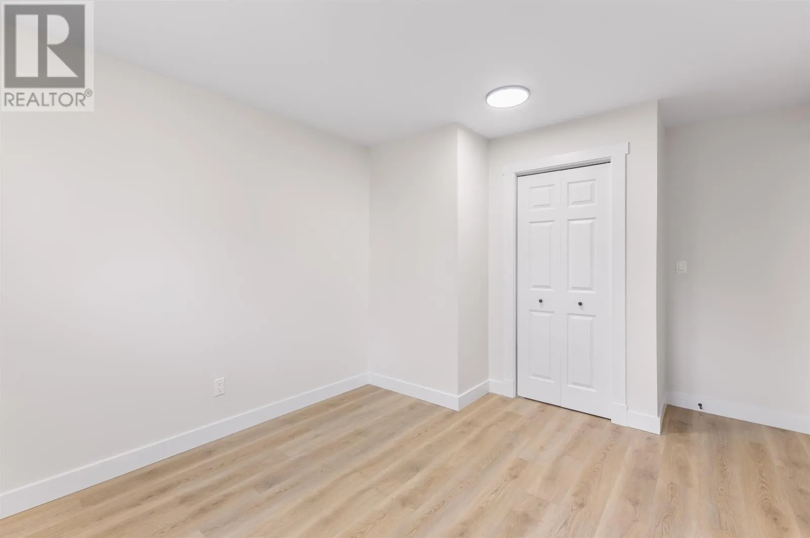 521 MacEwen Road