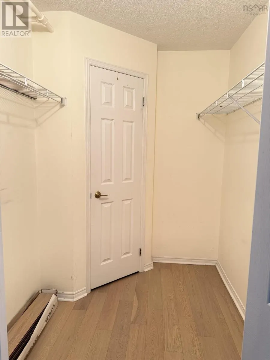 912 30 Brookdale Crescent