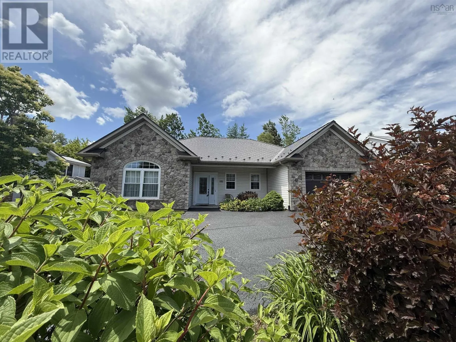 103 Oakwood Drive