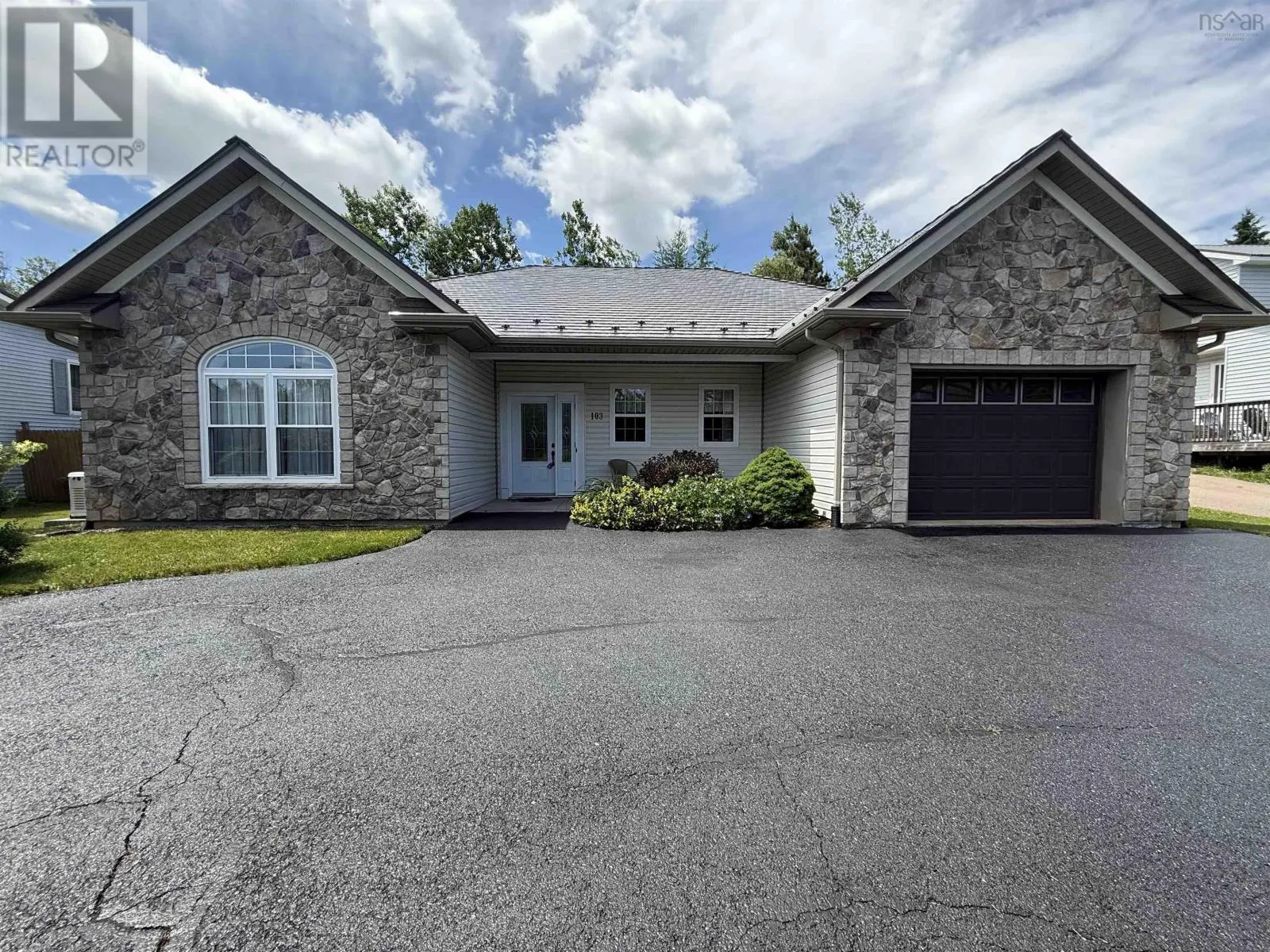 103 Oakwood Drive