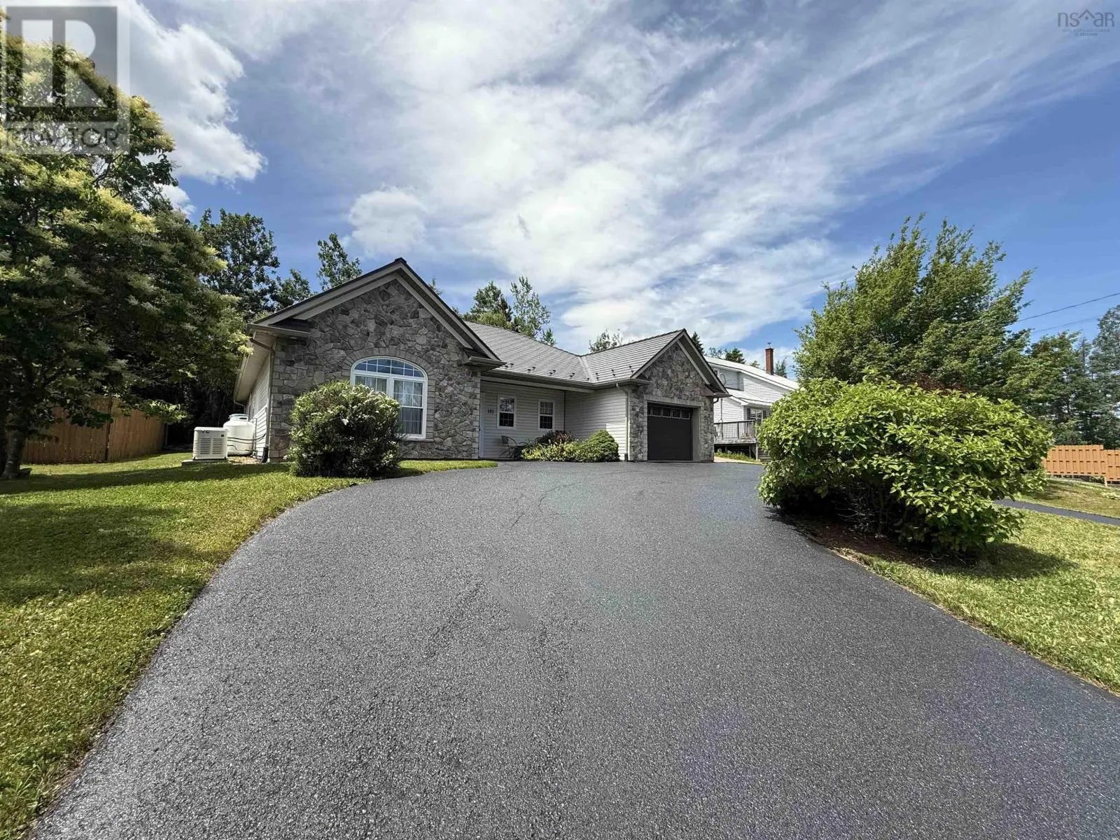 103 Oakwood Drive
