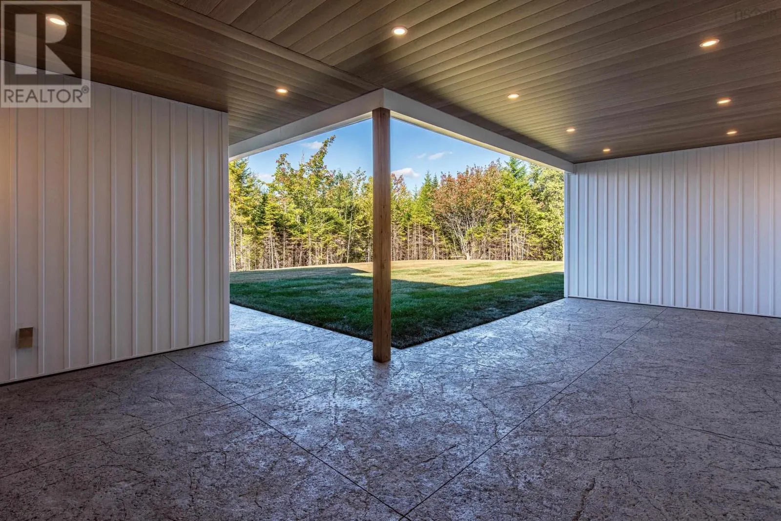 372 Canoe Crescent