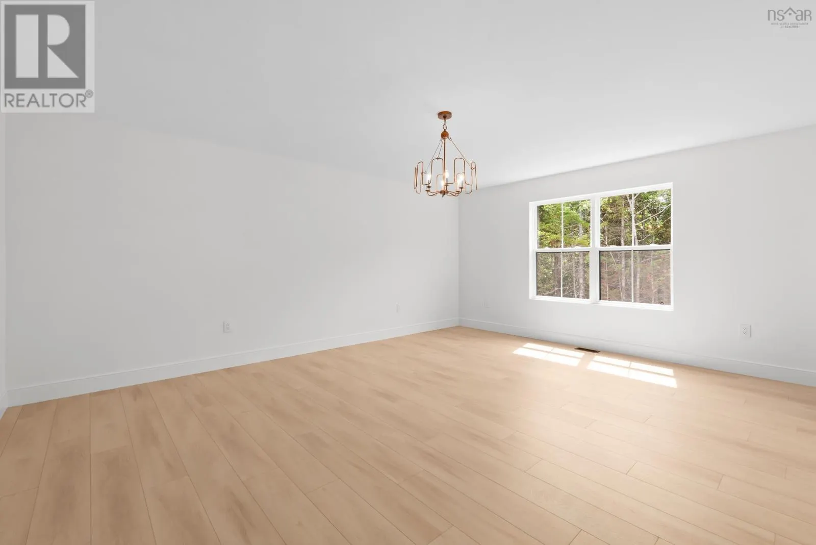 372 Canoe Crescent