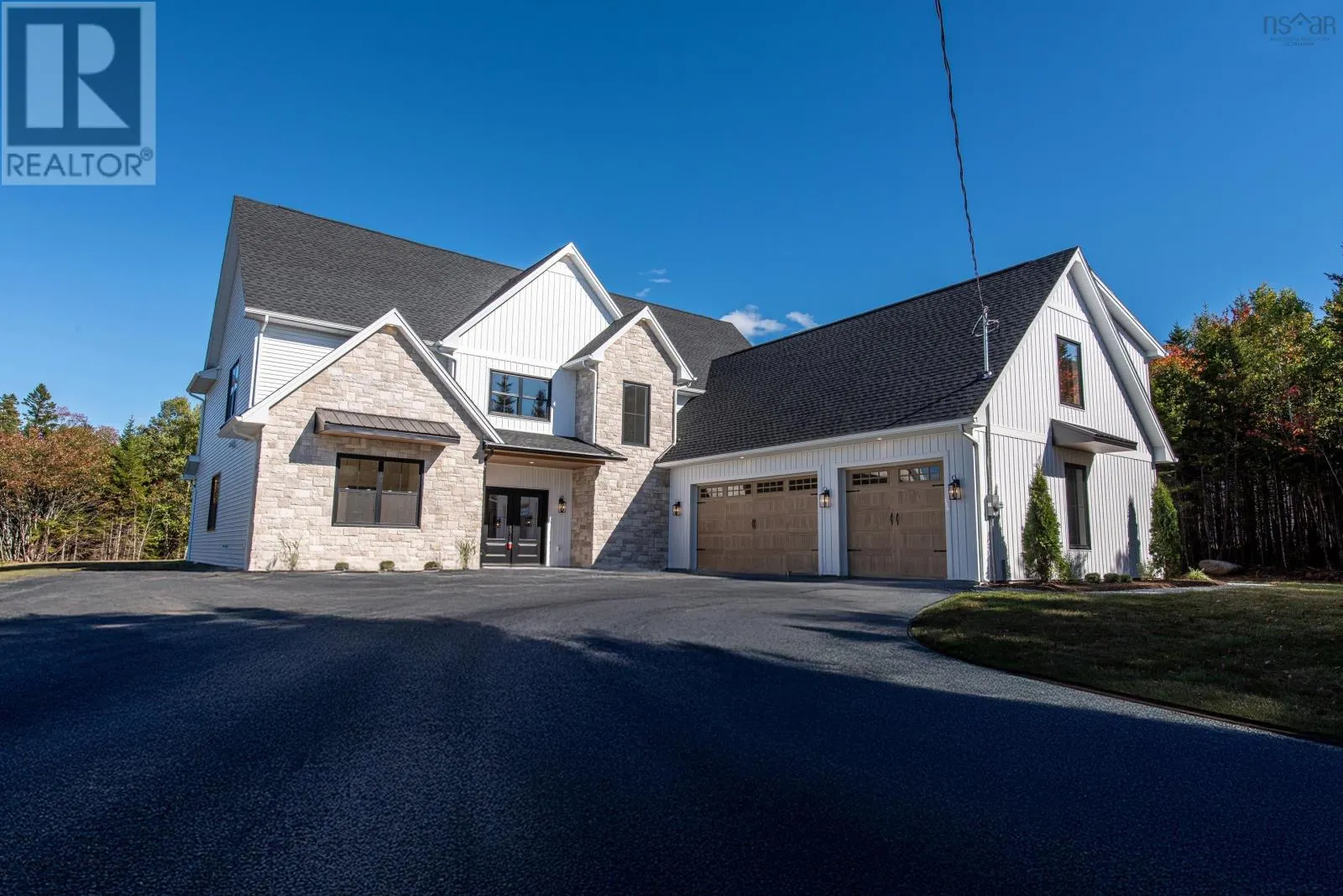 372 Canoe Crescent