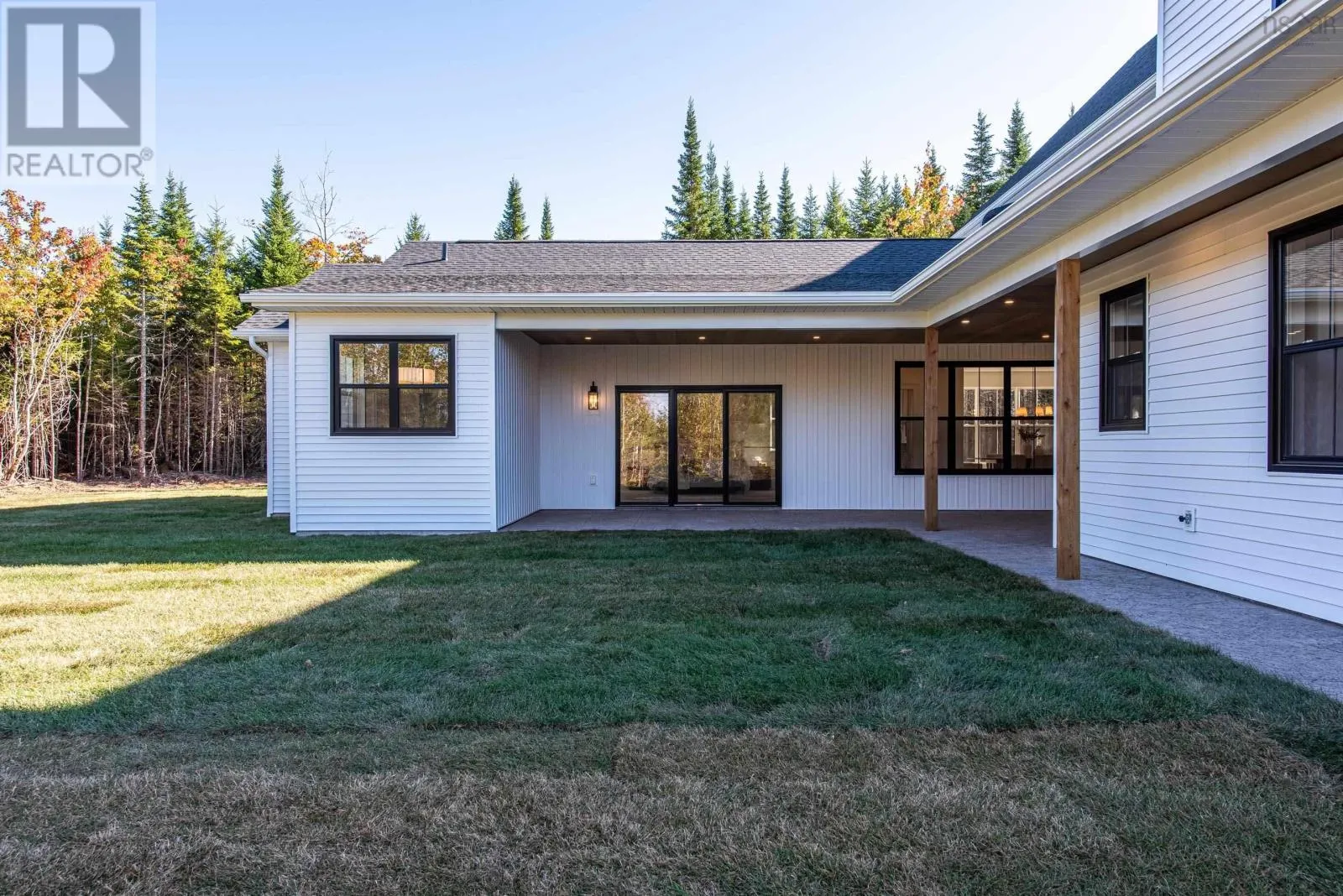 372 Canoe Crescent