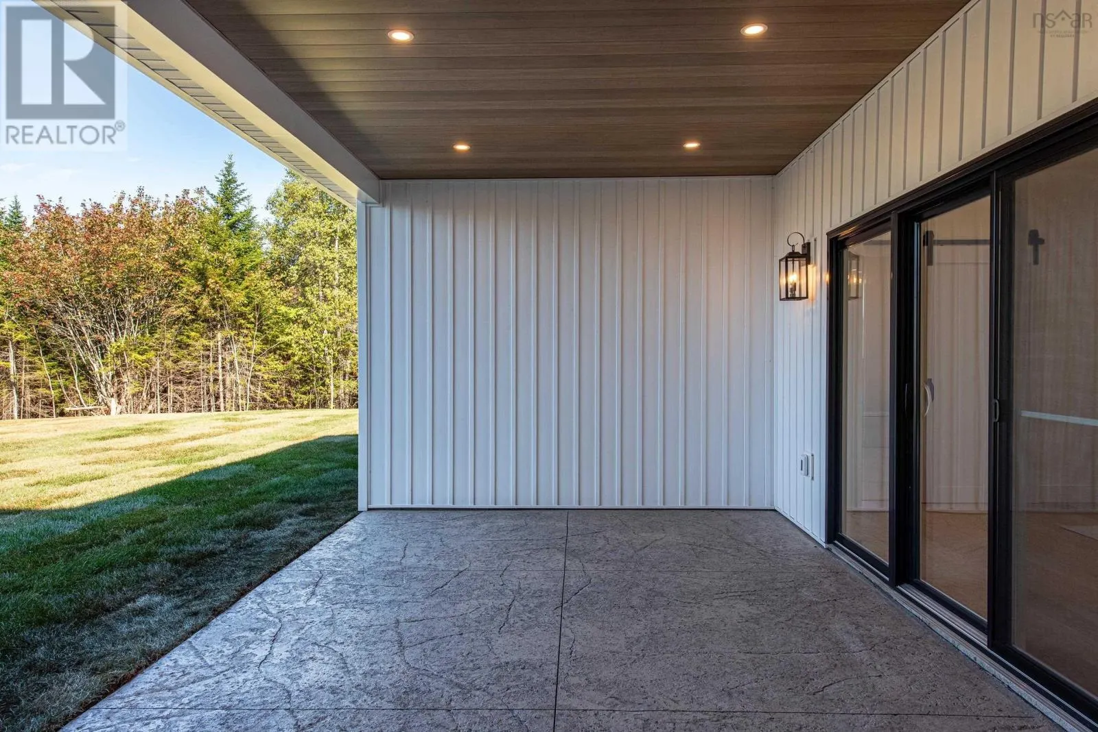 372 Canoe Crescent