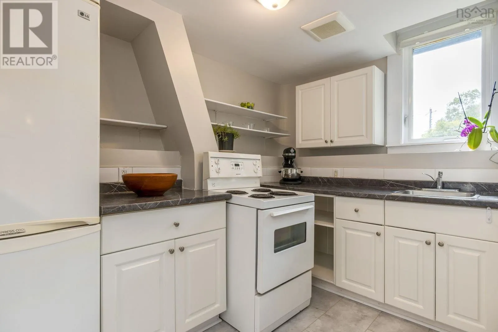 2 Dahlia Street