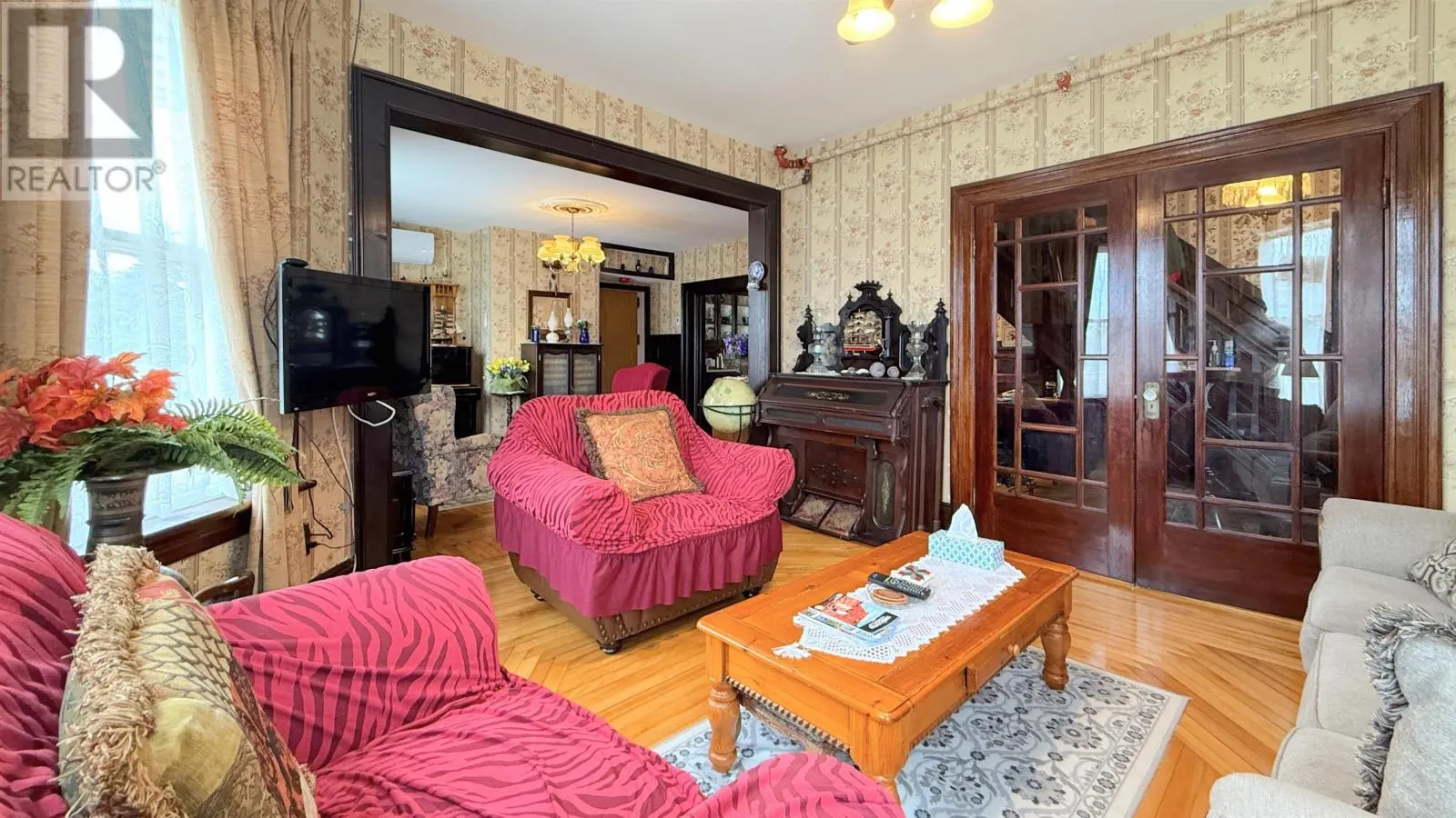 11 Lady Slipper Drive