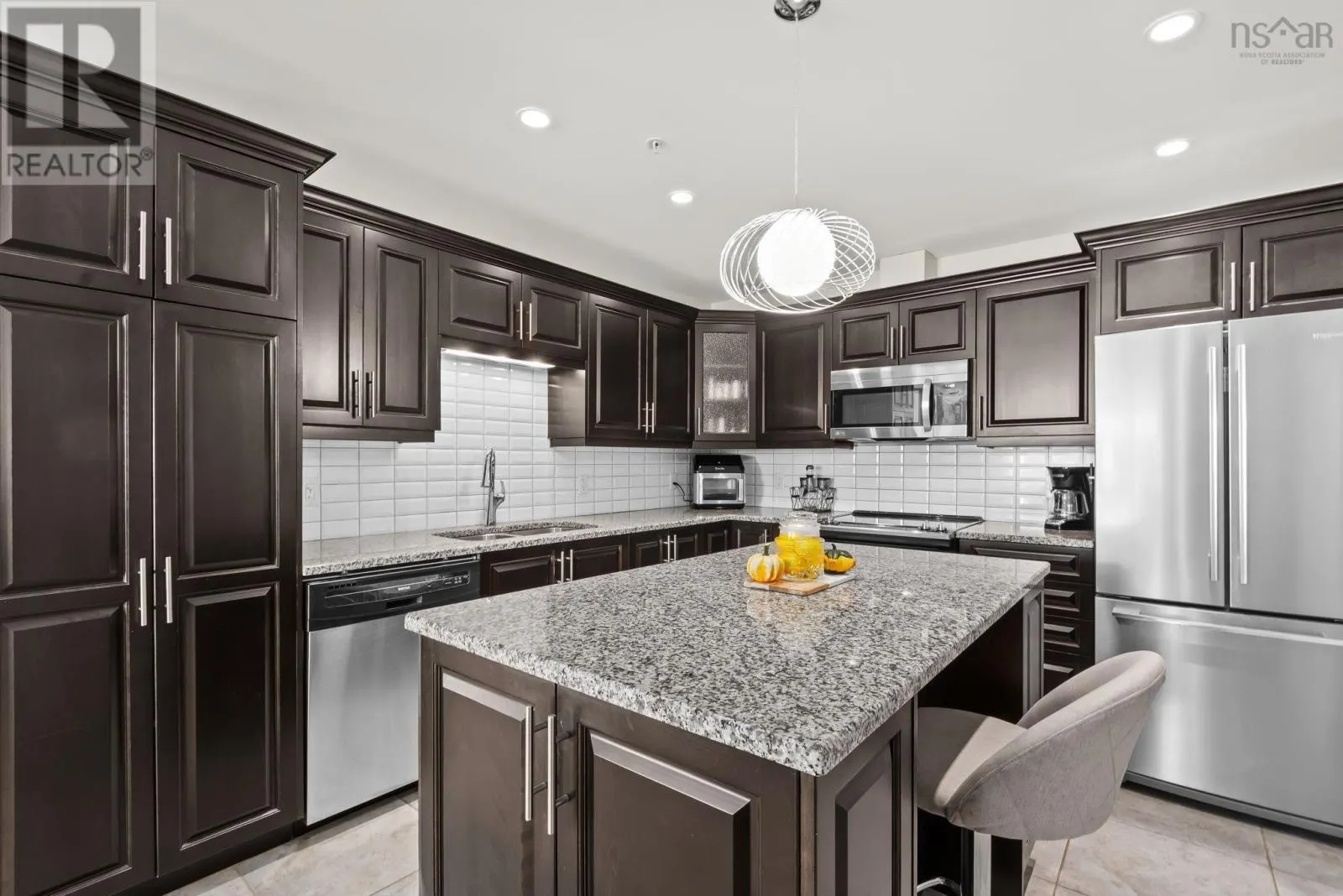 103 89 Pebblecreek Crescent