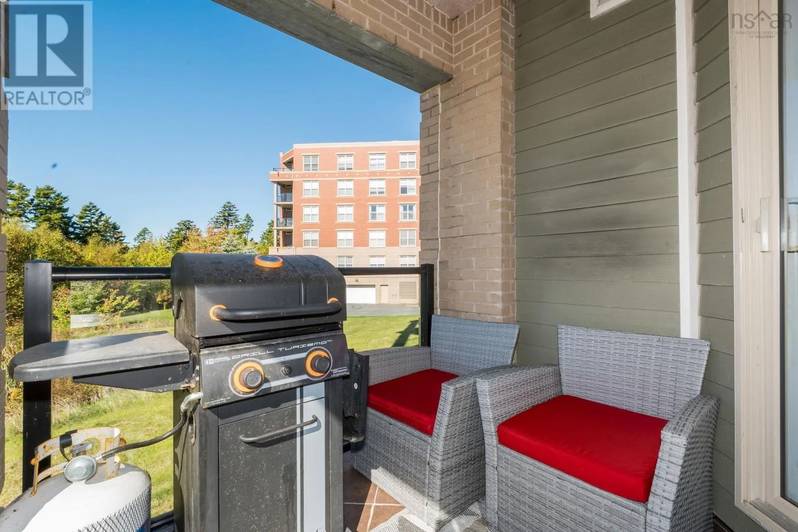 103 89 Pebblecreek Crescent