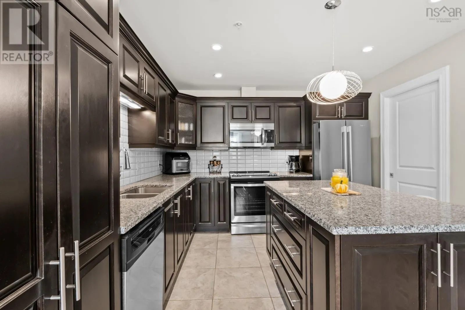 103 89 Pebblecreek Crescent