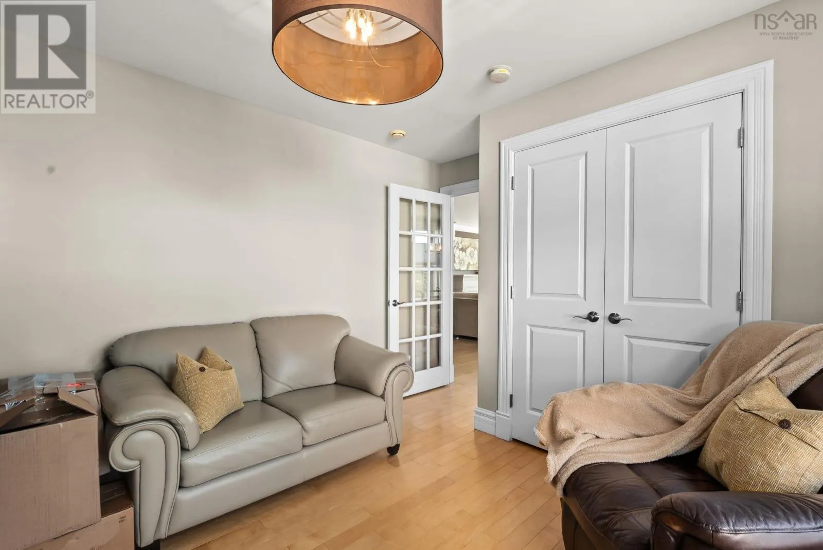 103 89 Pebblecreek Crescent