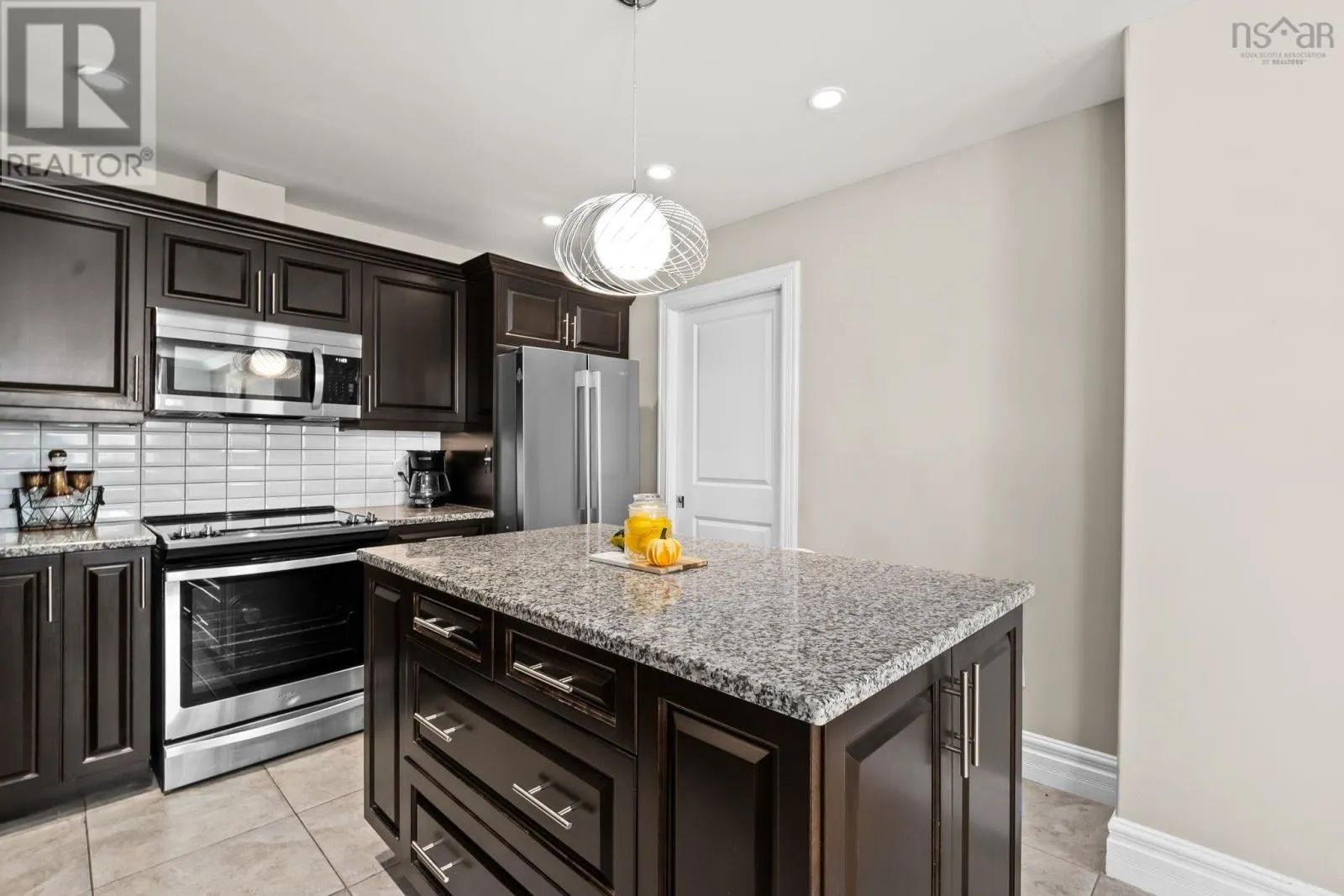 103 89 Pebblecreek Crescent