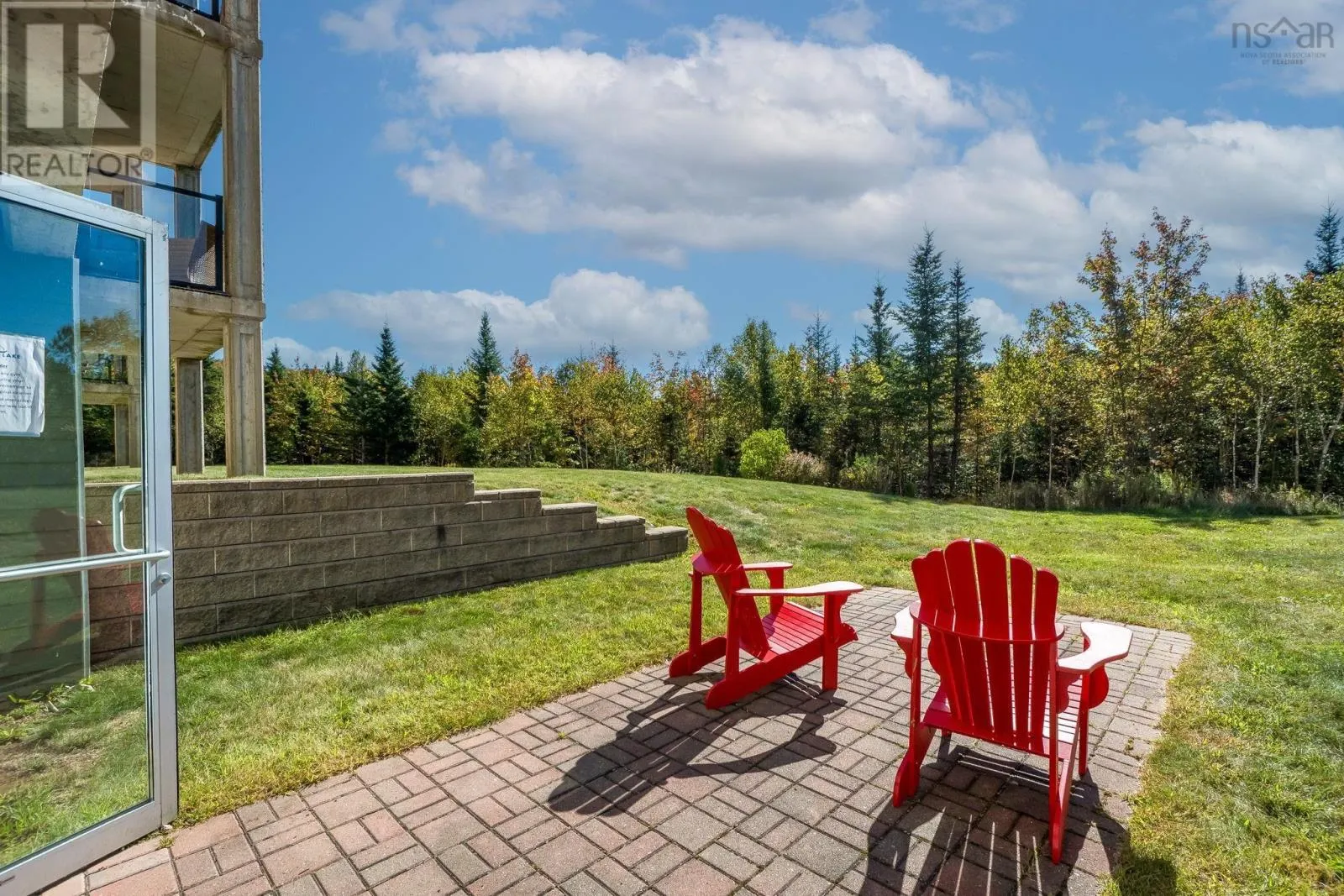 103 89 Pebblecreek Crescent