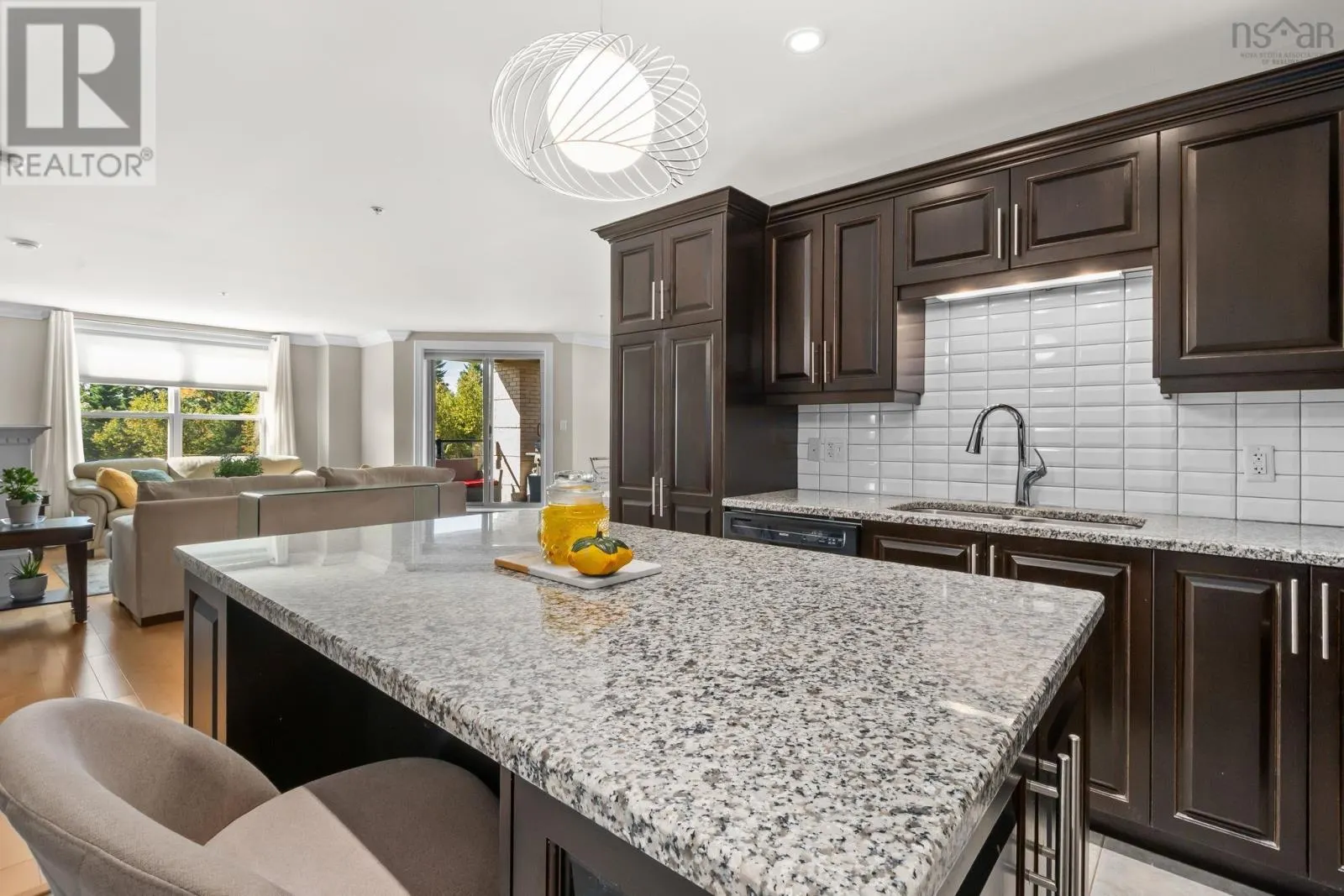 103 89 Pebblecreek Crescent