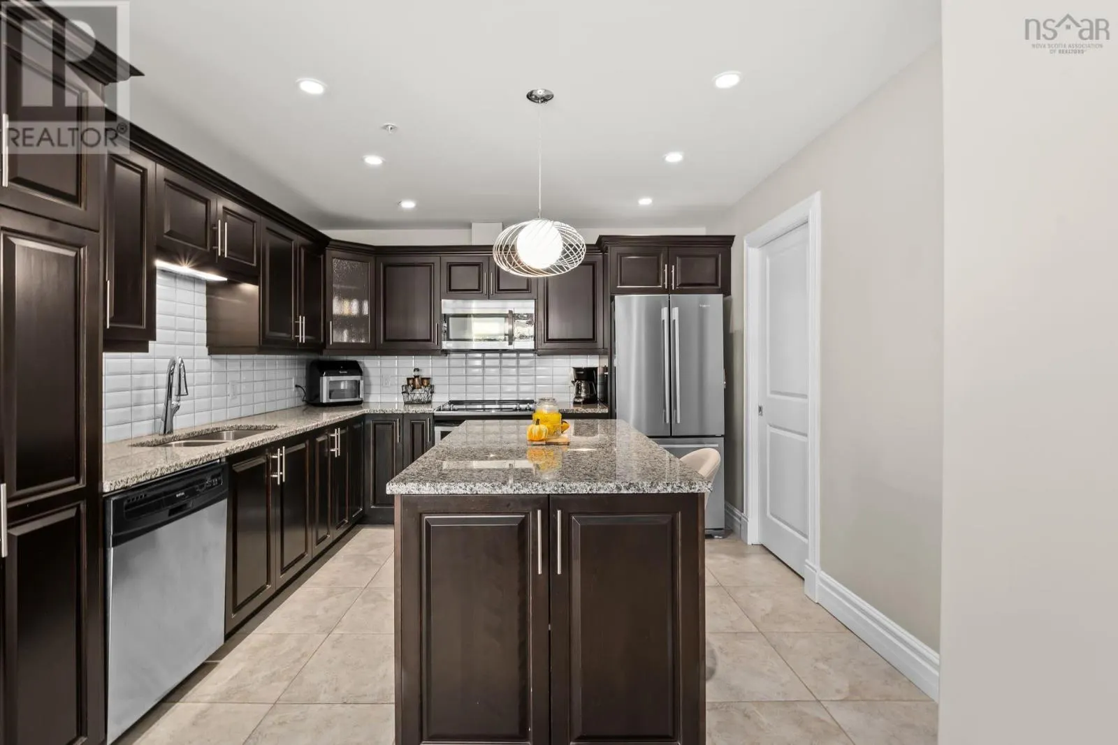 103 89 Pebblecreek Crescent