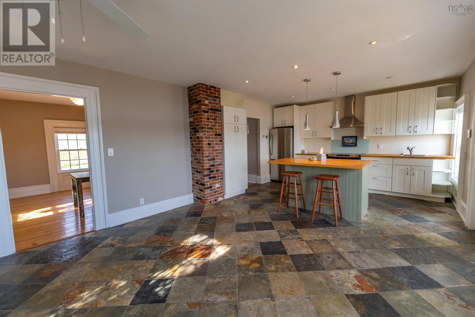 44 Montague Street