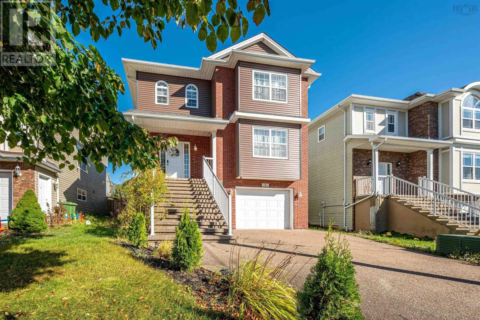 7 Fathom Court