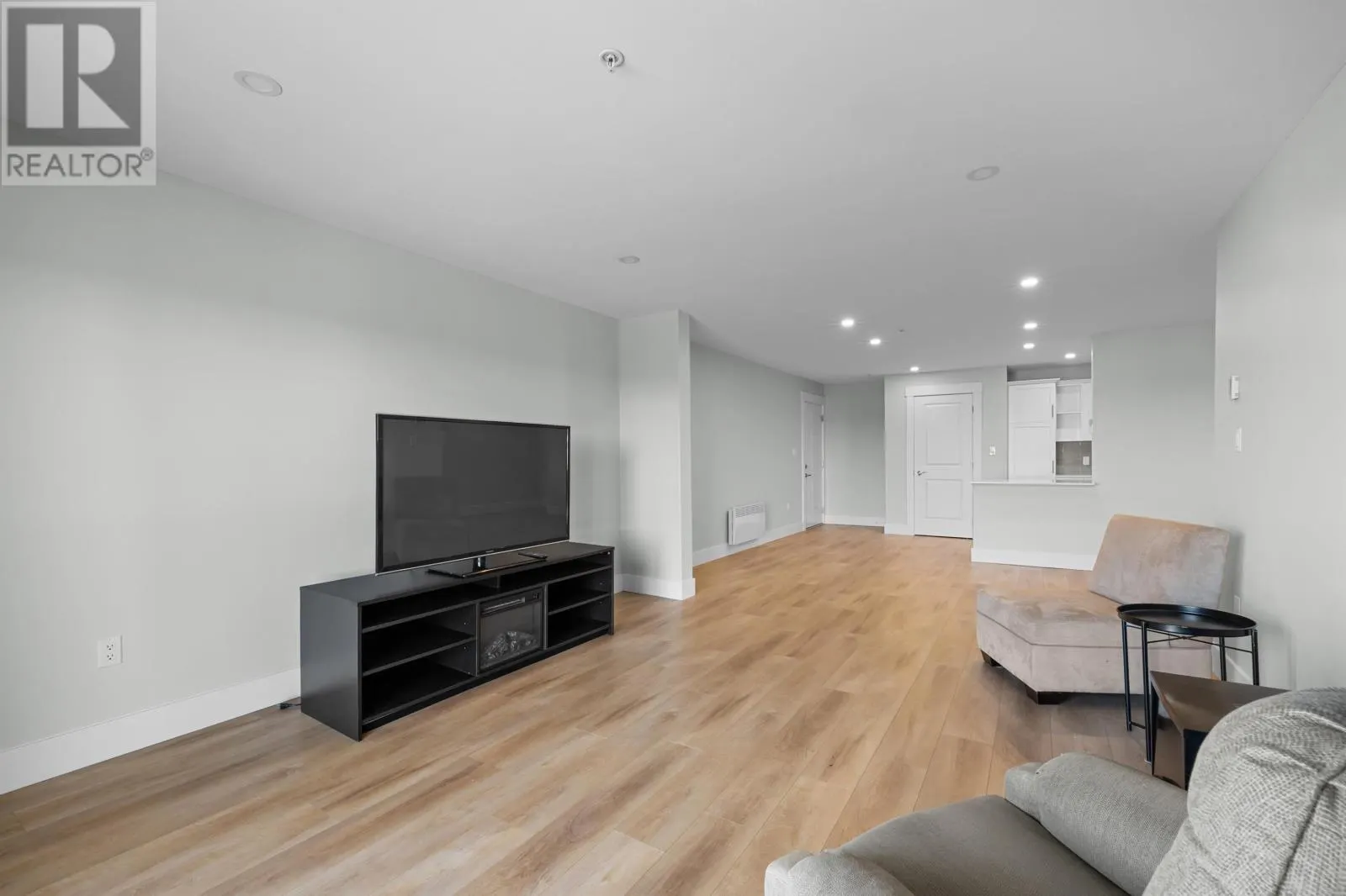 303 18 Gilbert Drive