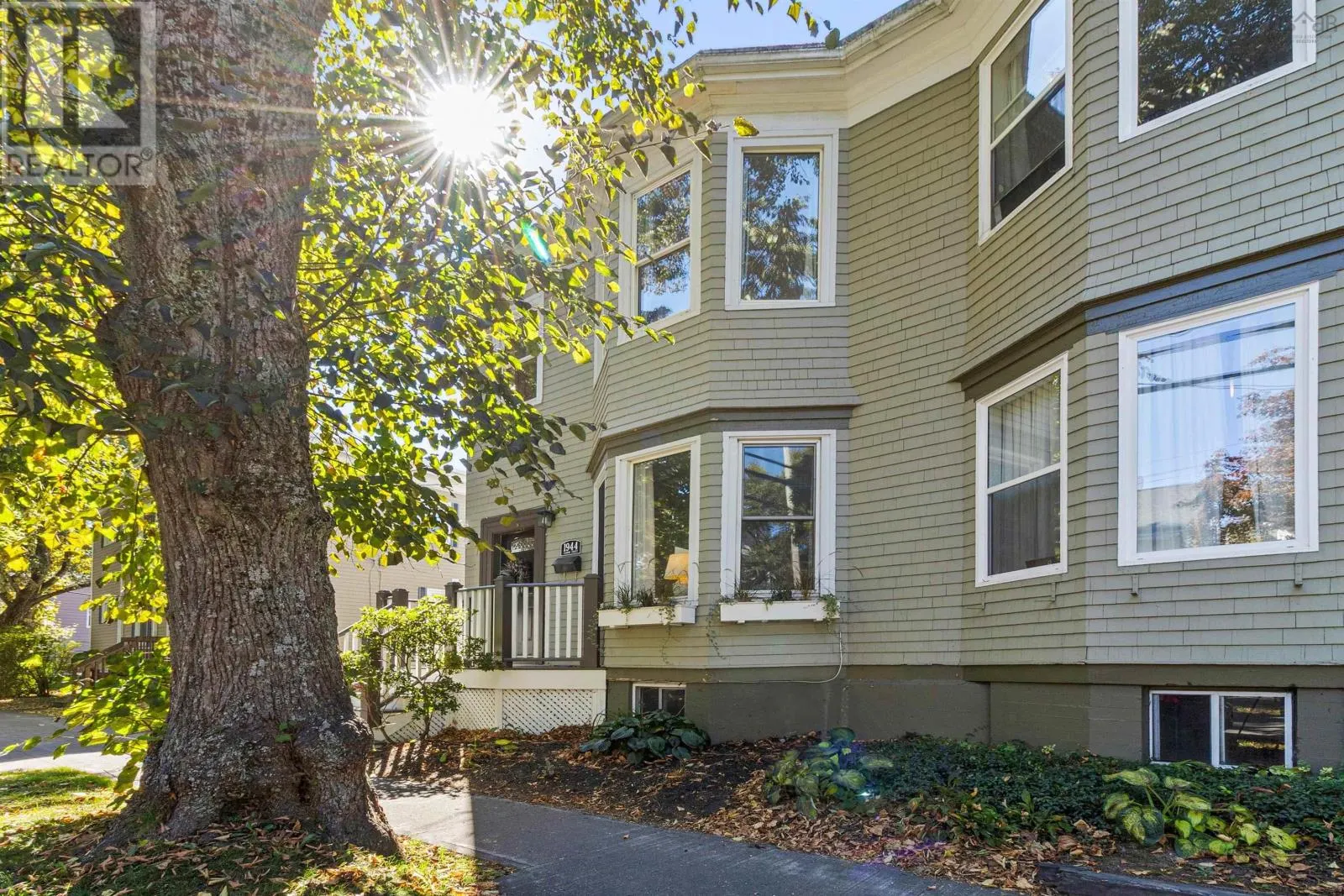 1944 Vernon Street