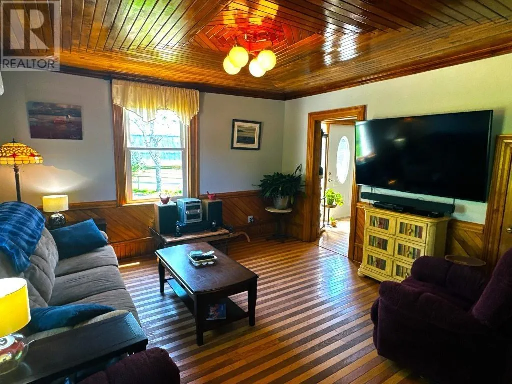 2276 Maplewood Road