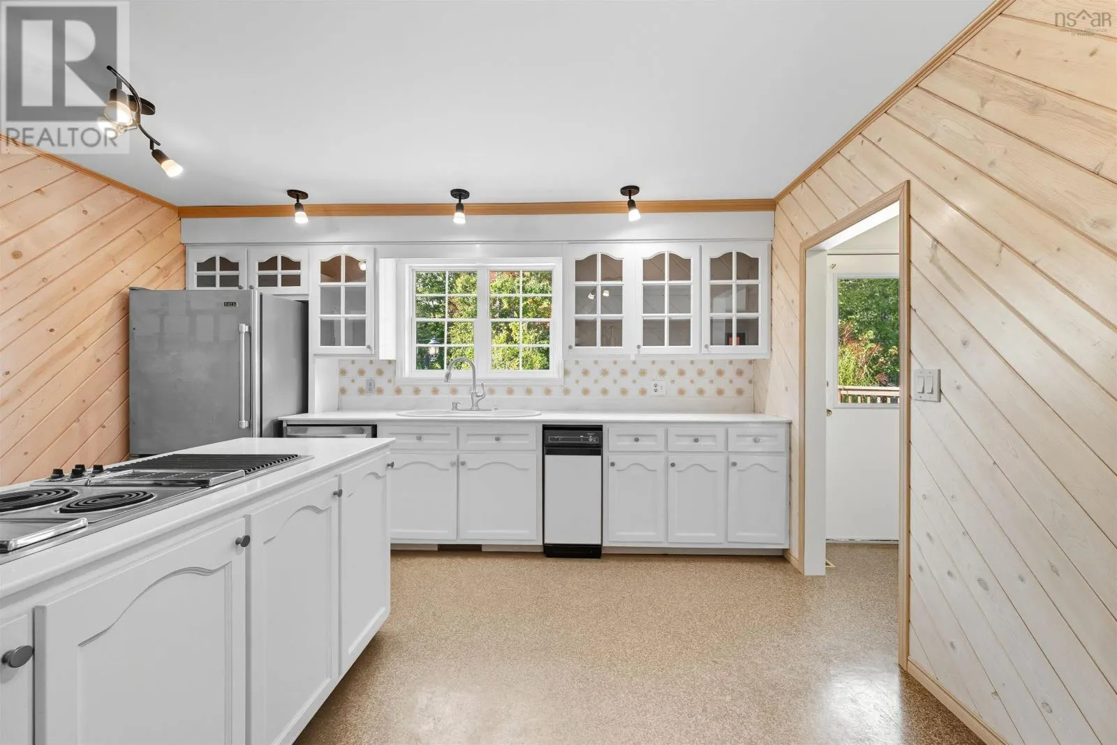 206 Lakeview Road