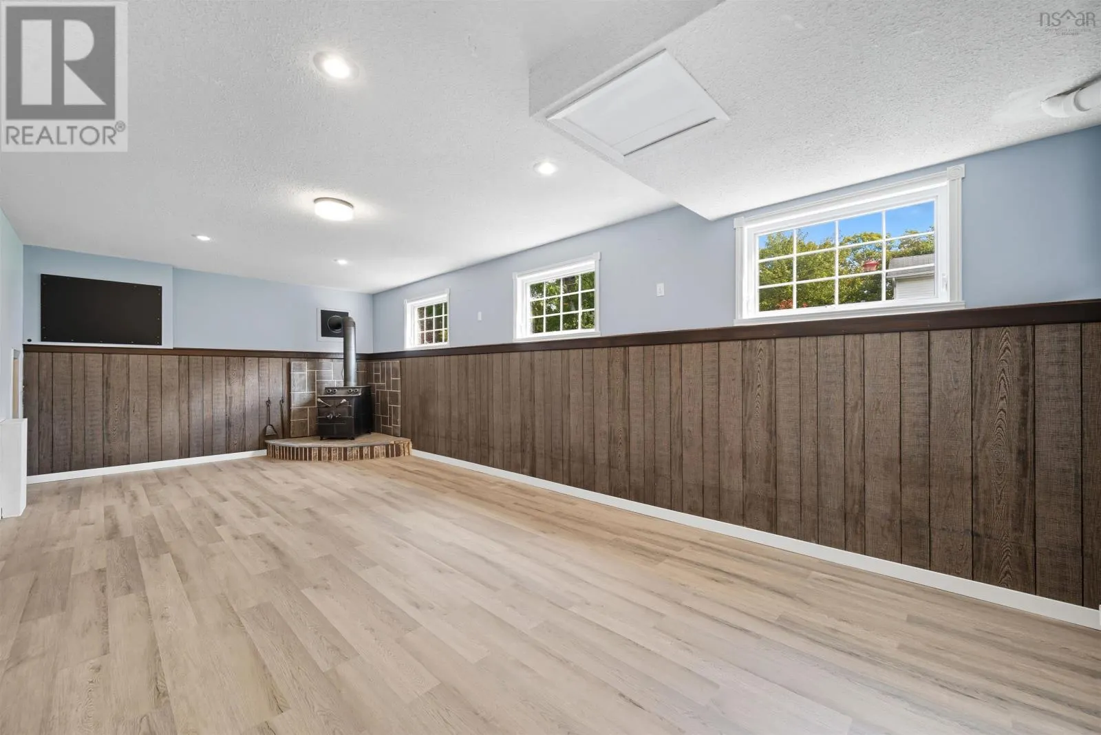 206 Lakeview Road