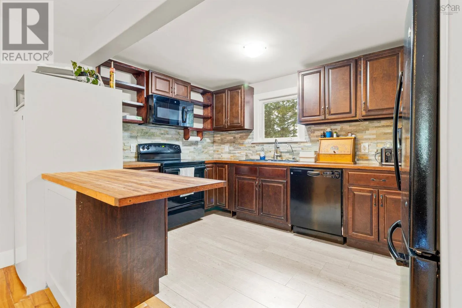 6 Beech Hill Road
