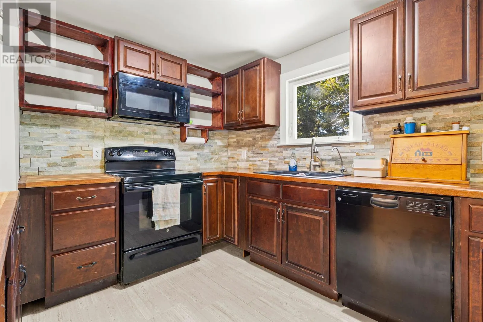 6 Beech Hill Road