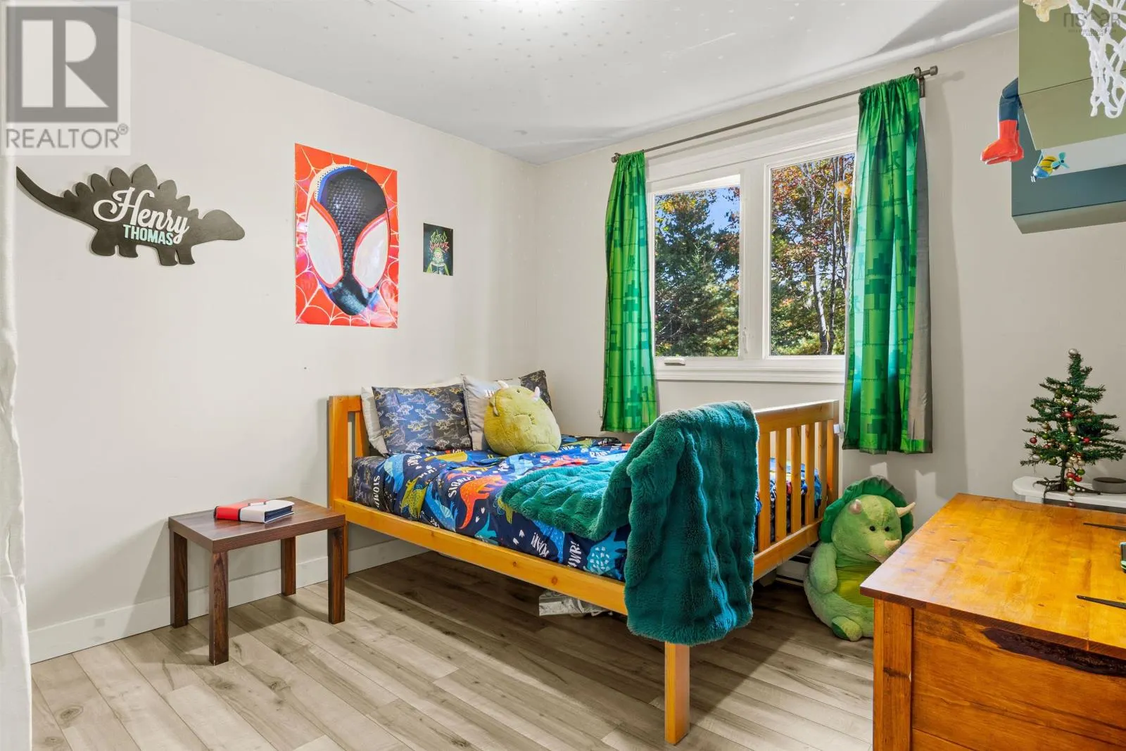 49 Pinetree Crescent
