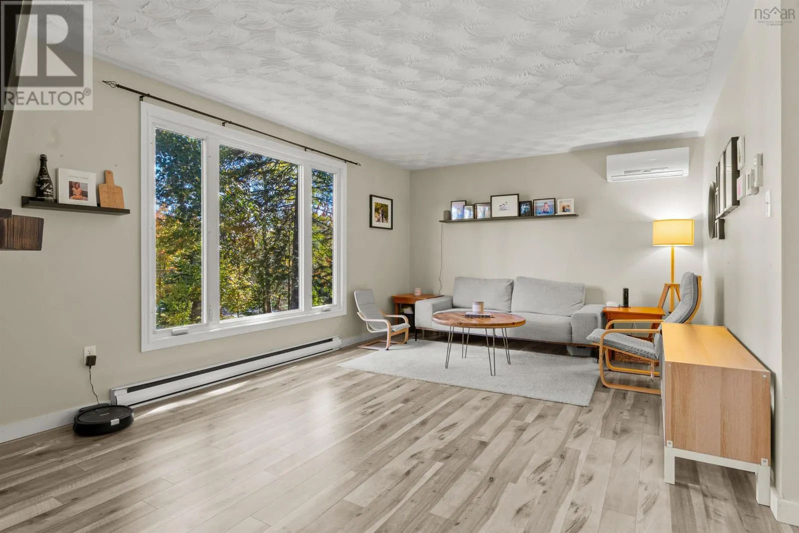 49 Pinetree Crescent